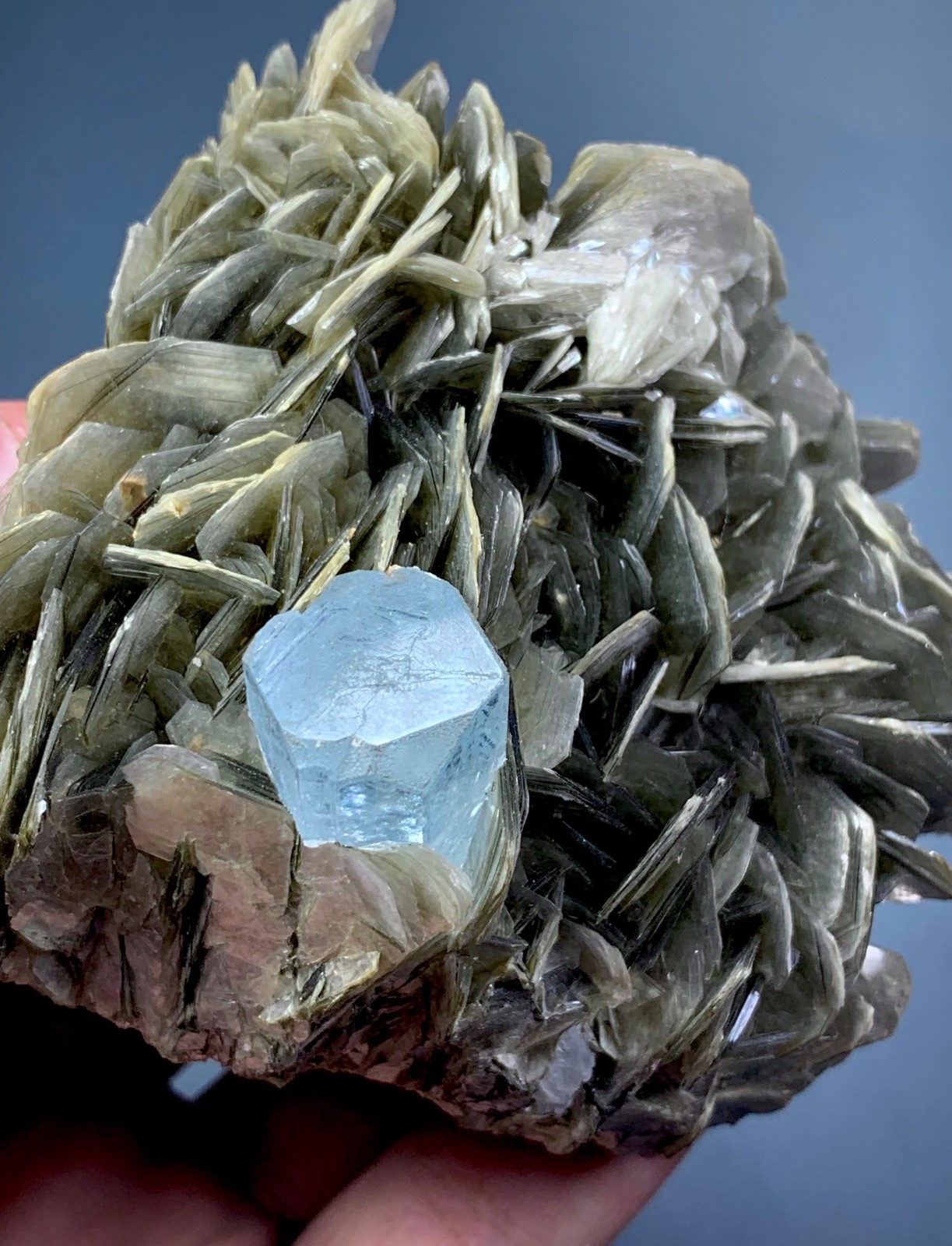 Natural Aquamarine With Mica Specimen from Pakistan 985 CTs )