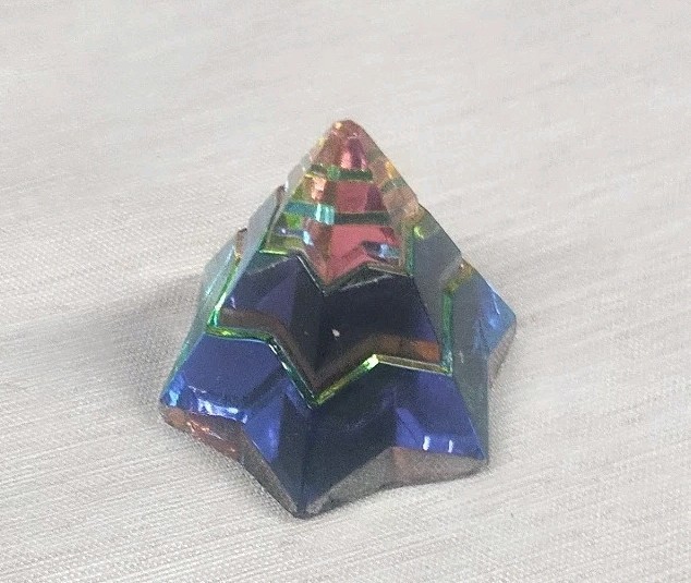 Vintage Iris Arc Rainbow Crystal Pyramid Table Top Beautiful Condition