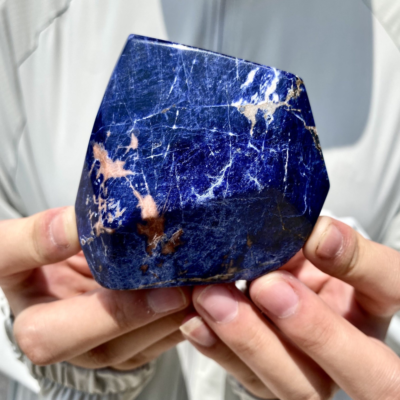 243G patterned natural blue textured crystal, Manual cutting