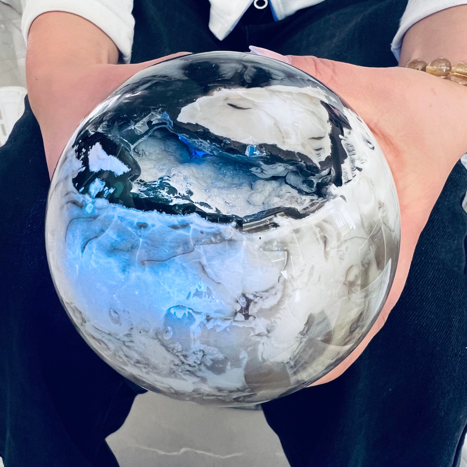 4.84LB Natural volcanic agate crystal cave ball polishing and healing 2.20g