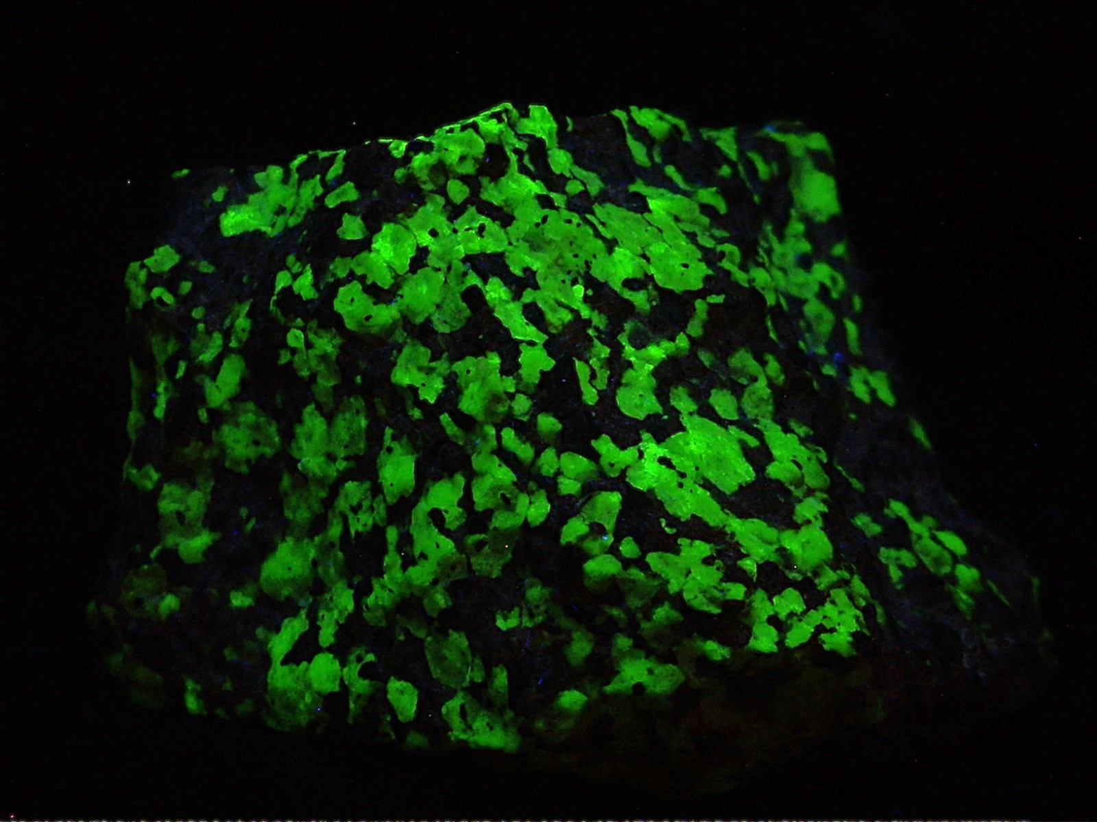 Excellent Fluorescent Willemite Specimen, 297.6g