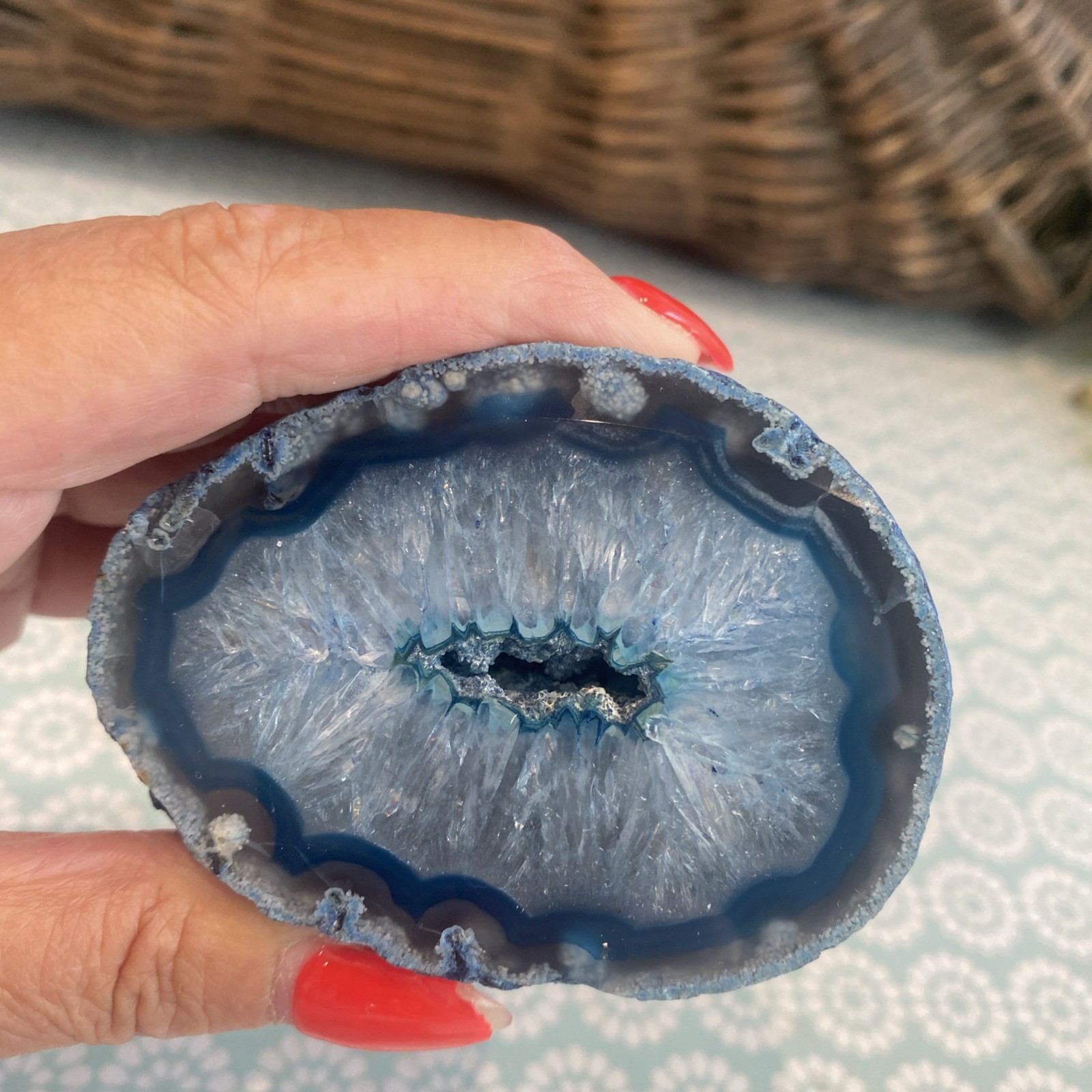 Blue agate Geode 8 X 6 Cm Stunning B4