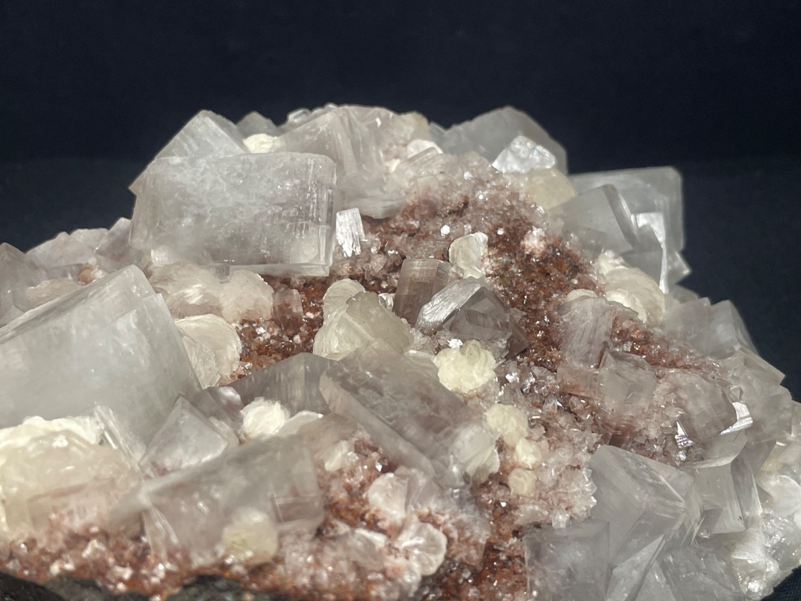 Apophyllite cubes w/ quartz on redox surface crystal mineral 926 gr