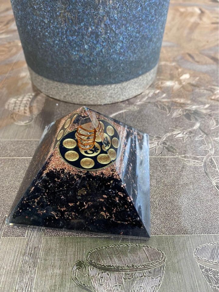 Real Crystal Orgonite Pyramids 7 Seven Chakra Orgone Healing Crystals (70-80 mm)
