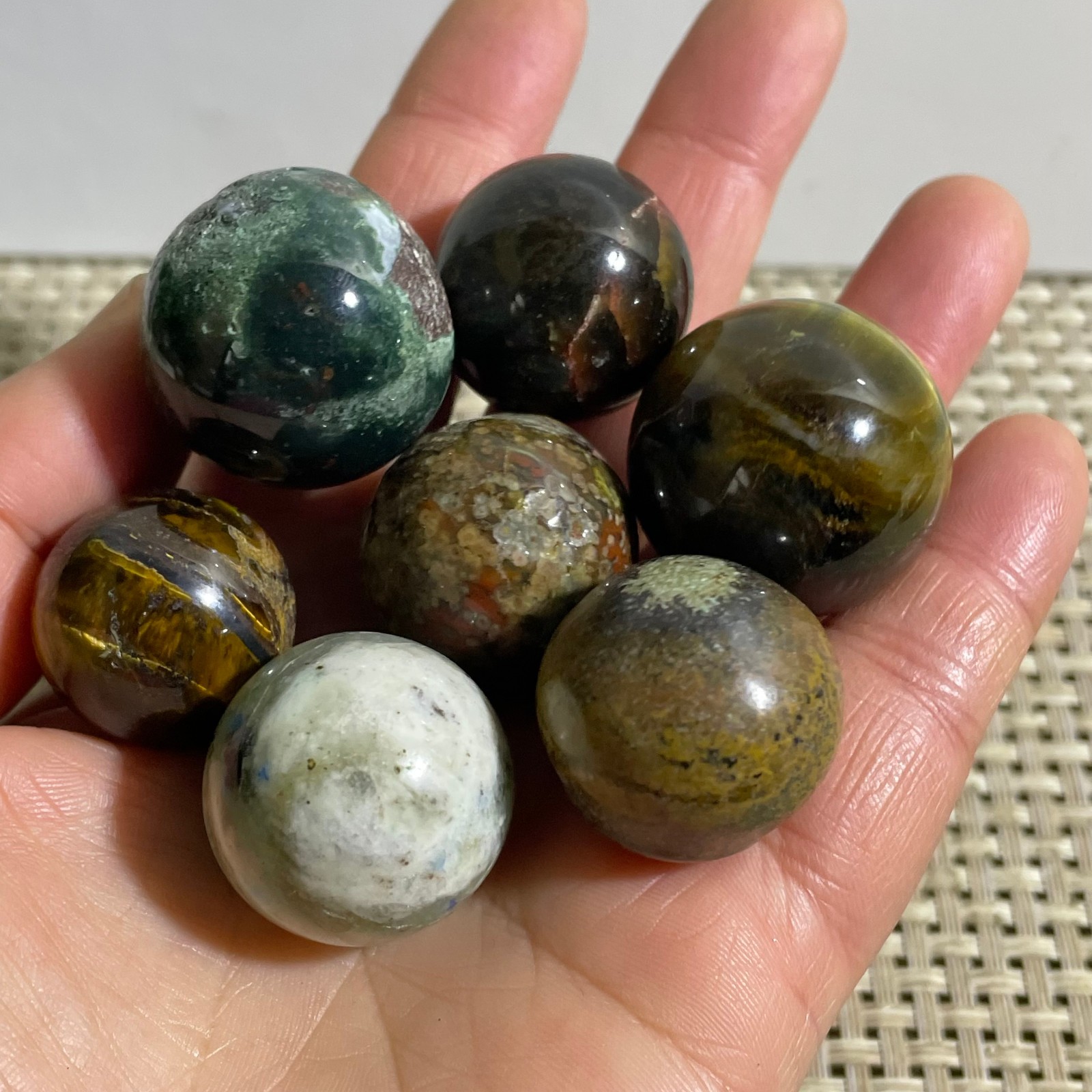 7pcs 150g Multiple combinations of damaged stones