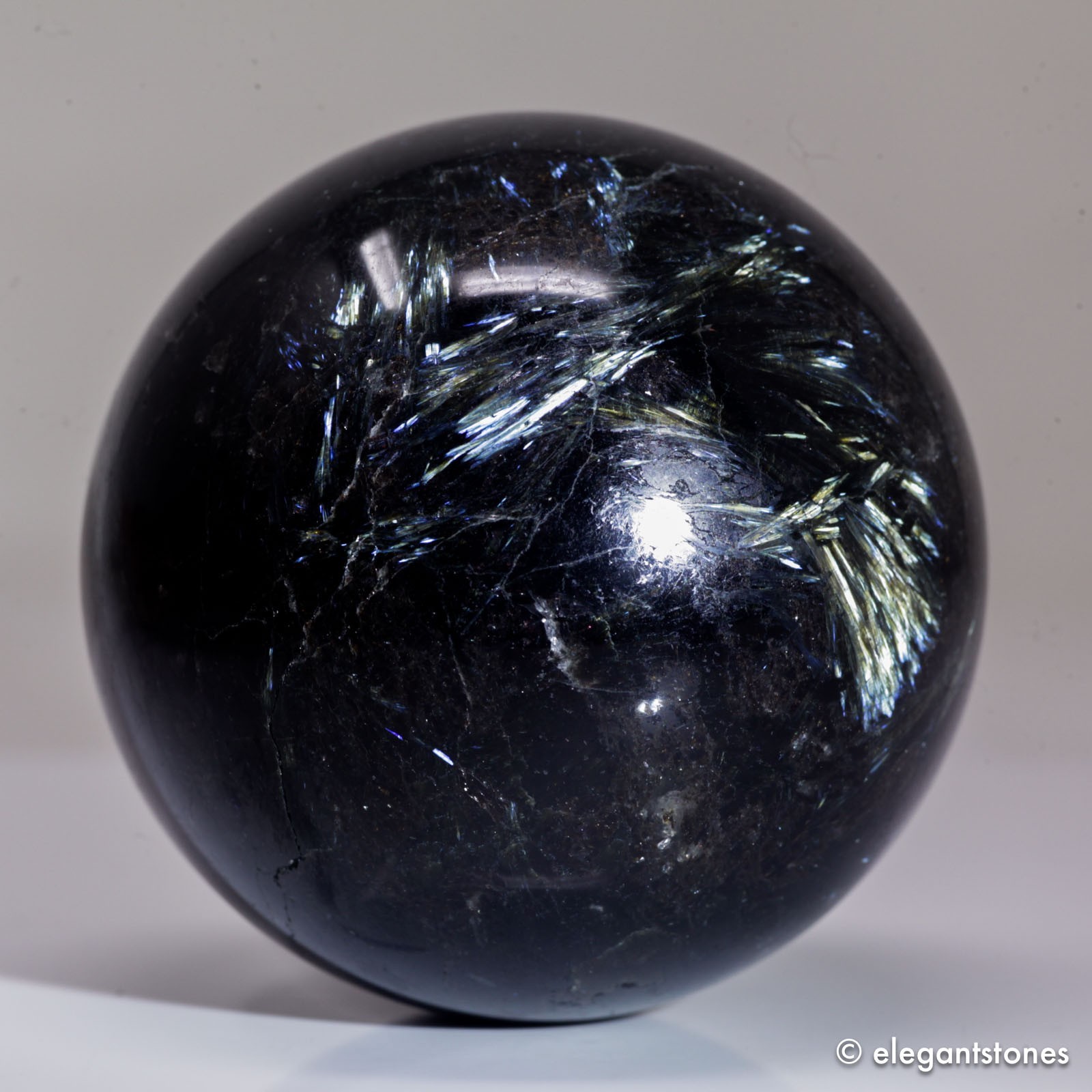 613g 72mm Arfvedsonite Sphere Crystal Ball Blue Flash Fireworks Quartz Healing