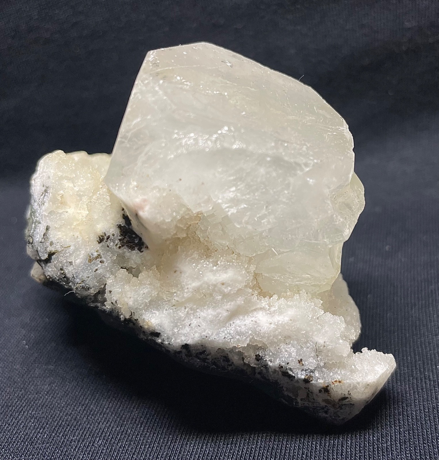 Natural Apophyllite cube in quartz crystal cluster specimens 202 gr 9x8x5 cm