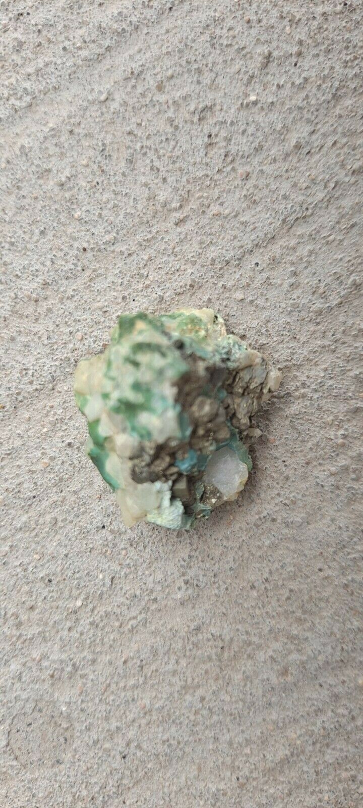 MOLYBDENITE TURQUOISE SPECIMAN IN MATRIX WITH QUARTZ 0.4 OUNCES