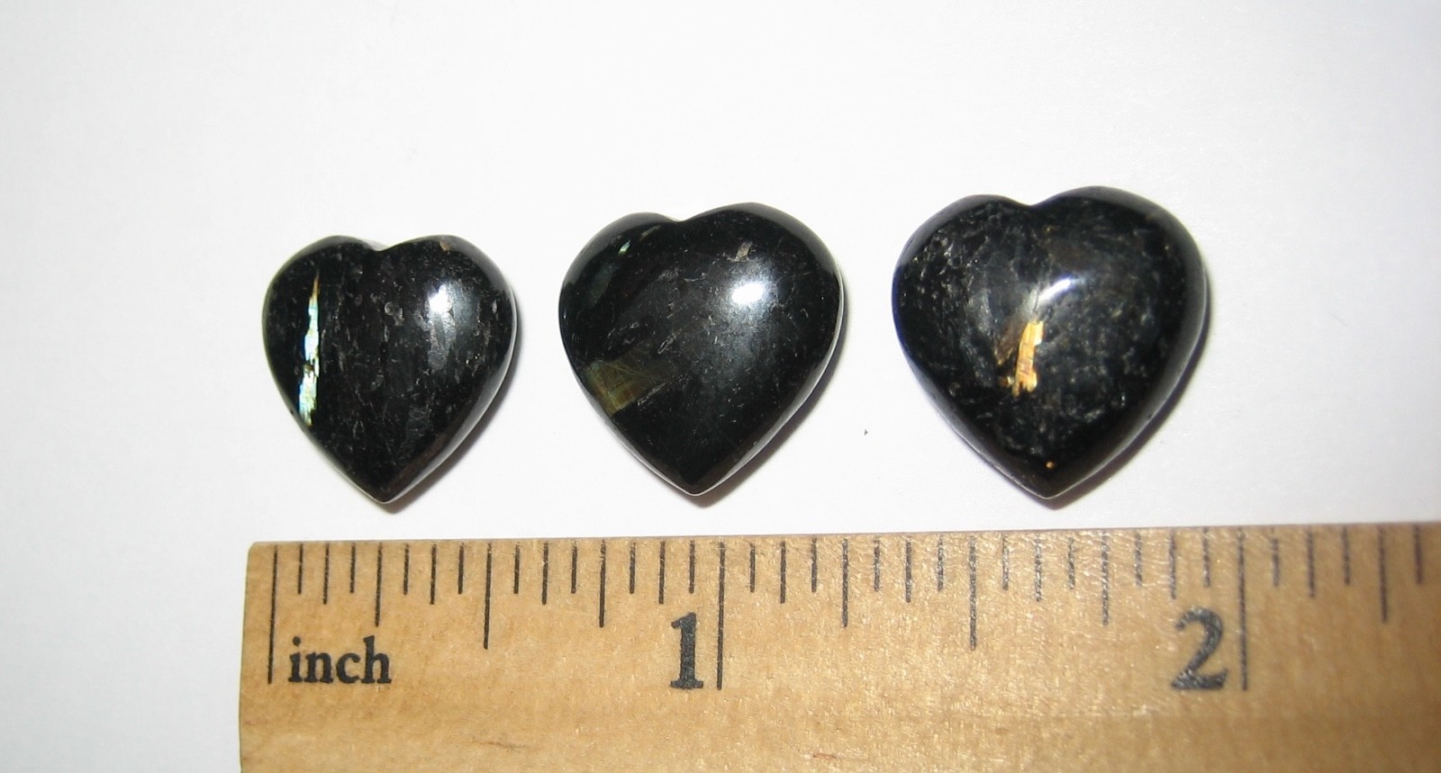 3pc 15mm RARE POLISHED NATURAL AUTHENTIC NUUMMITE STONE HEARTS FROM GREENLAND *2