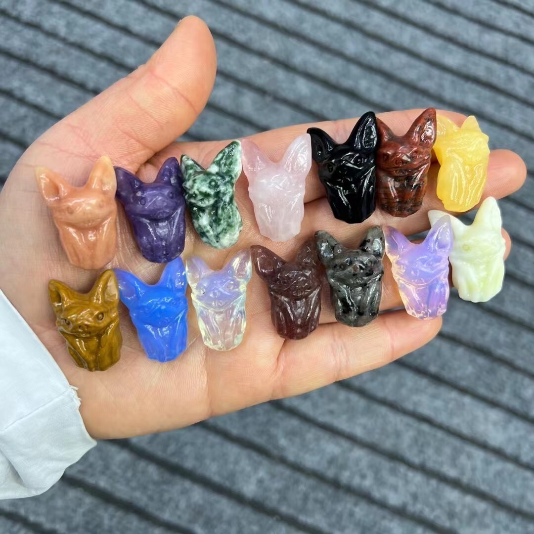 10PC Natural Mini Mix quartz crystal carved bat skull Reiki healing random