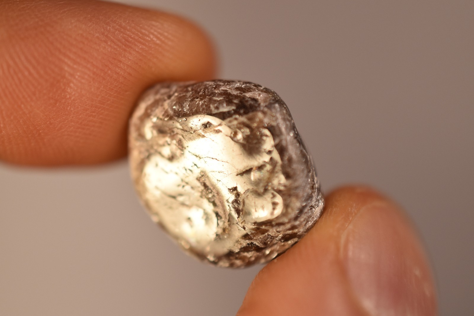 *AUSTRALIAN* ZIRCON Tumbled Stone 2cm 12g Natural Stone Harts Range