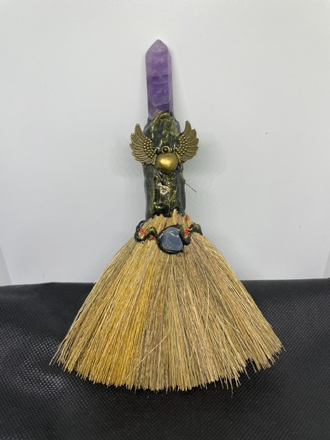 Amethyst Crystal Altar Broom – Meditation