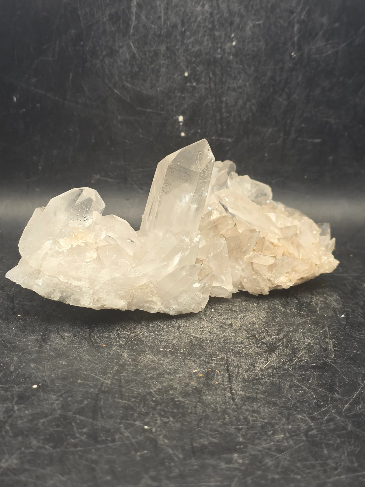 Clear quartz cluster! 7.7 ounces, 4.8 inches long, 2.5″ wide