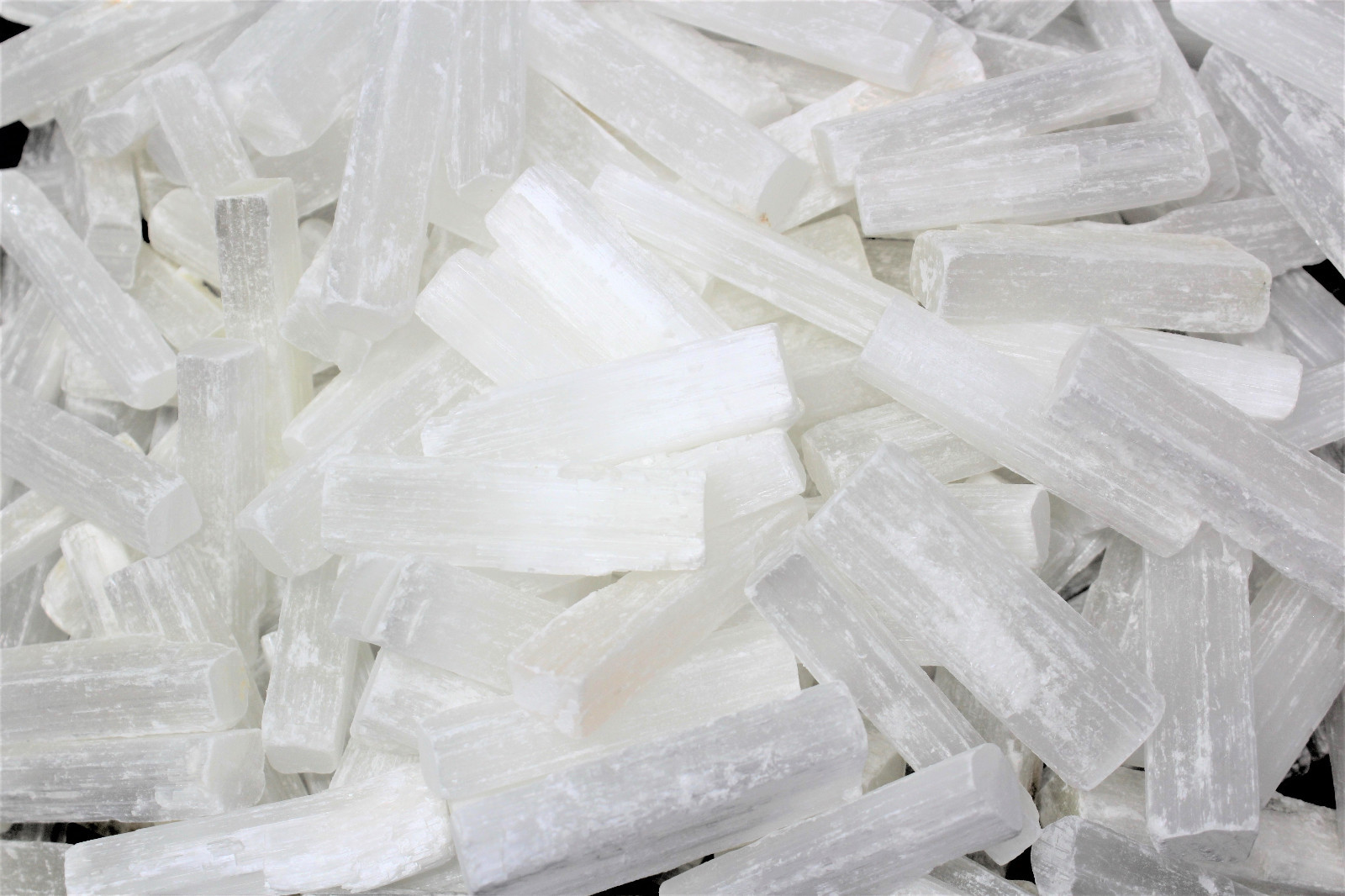 3 lb Bulk Wholesale Lot 2.5″ – 3″ Selenite Logs Crystal Stick Wand Blade