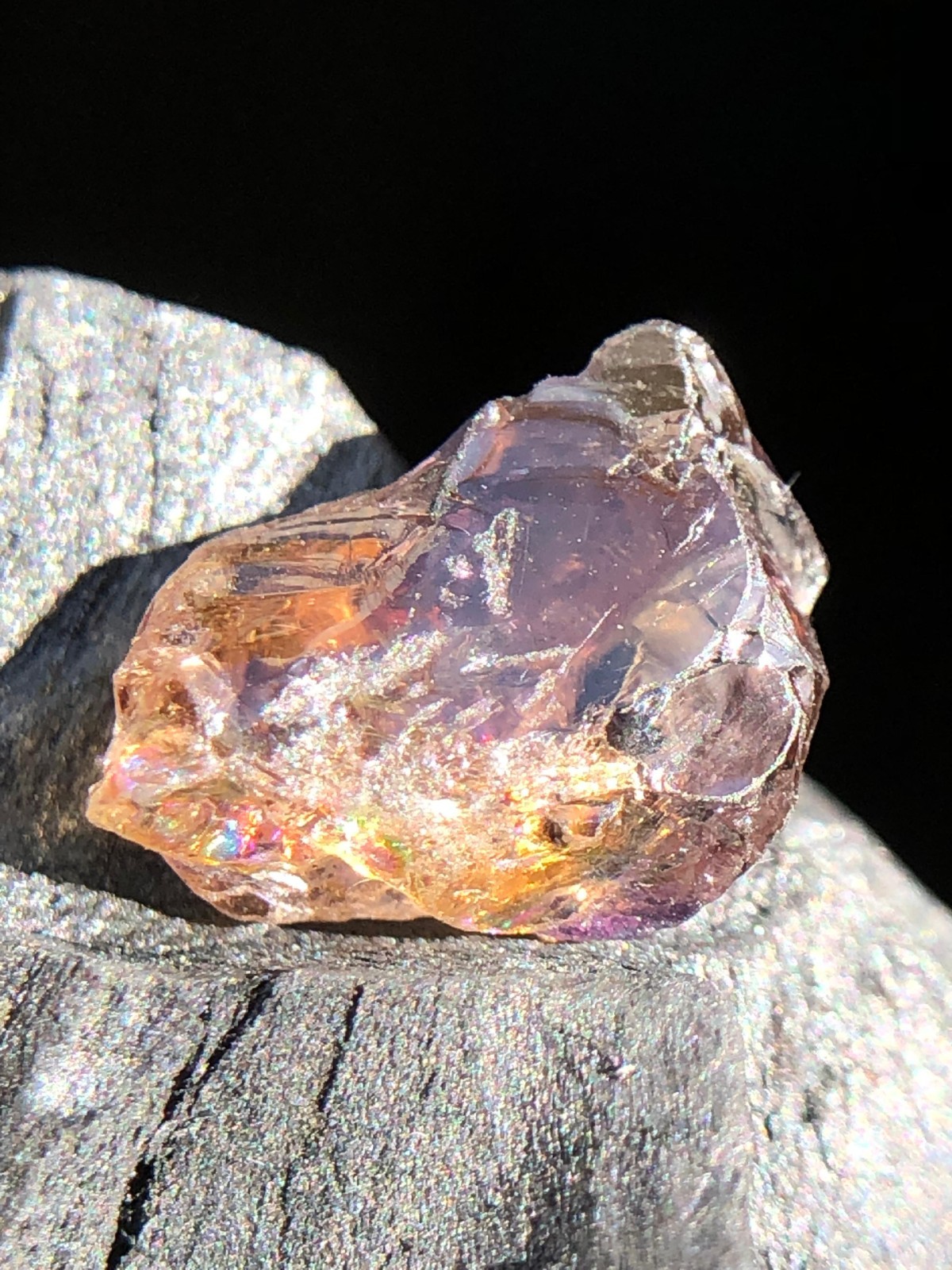 Natural Purple Brown Grey Yellow Tanzanite Crystal 2.80 Ct Loose Tanzanite Rough
