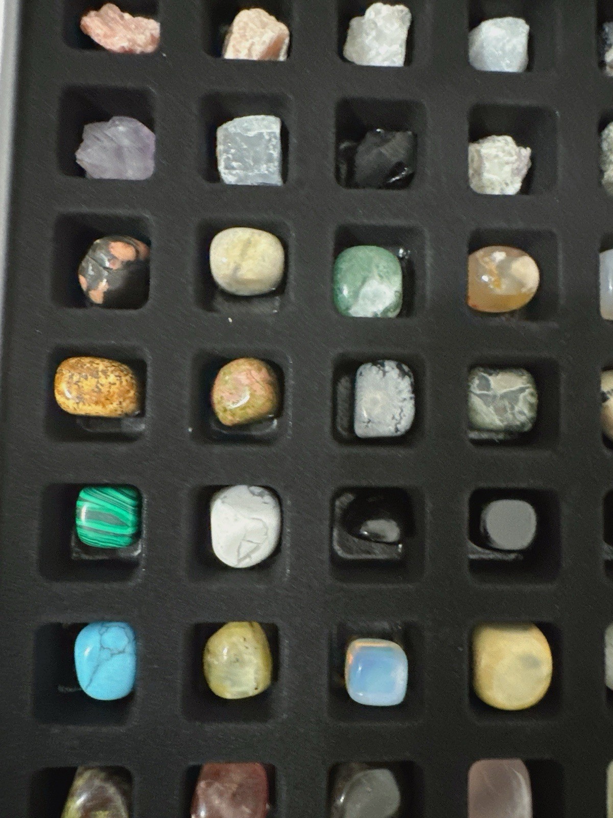 Gift Set-108 mineral and rock specimens + 2 collectible mineral crystals NIB