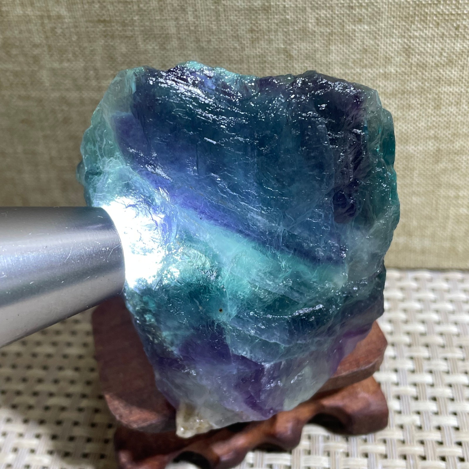 283g beautiful Rainbow Fluorite Rough stone specimens cure