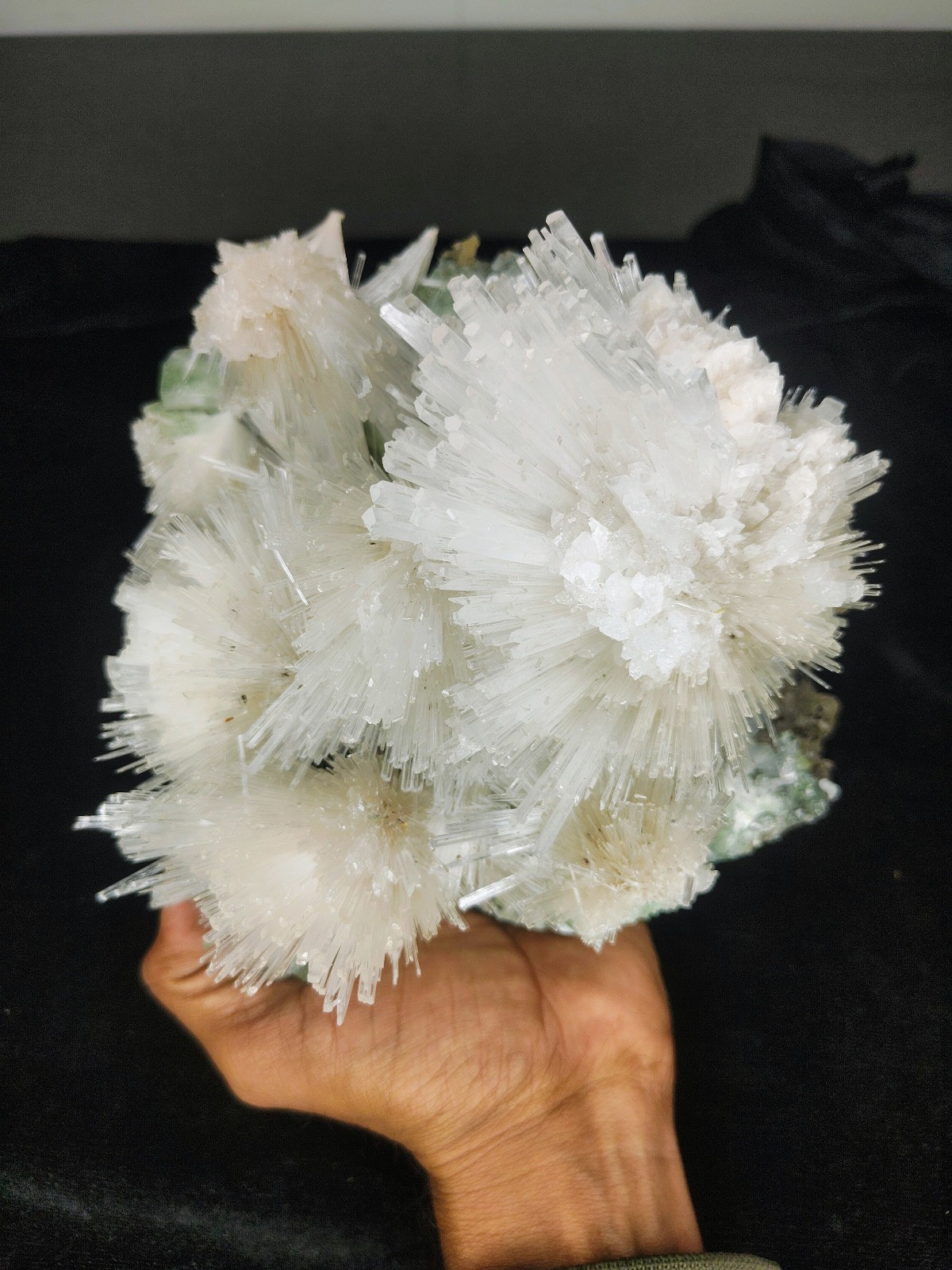 Natural Beautifull SCOLECITE Spray with green APOPHYLLITE minerals specimens