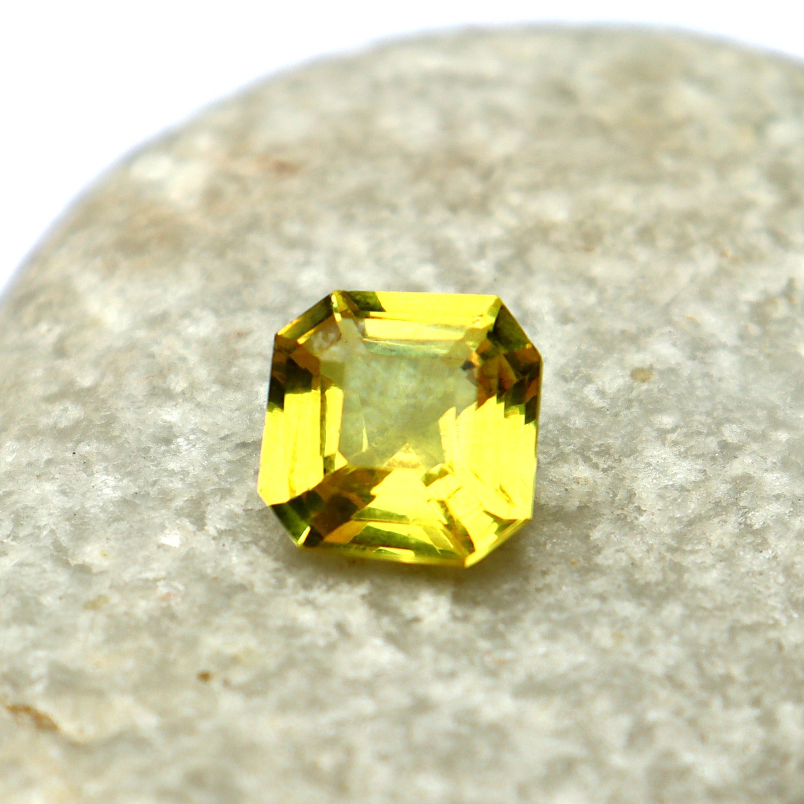 AAA+ 10-11 Ct Gemstone Radiant Cut Yellow Sapphire GGI Certified Loose Gemstone