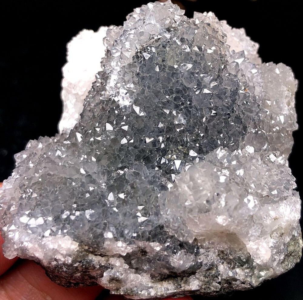 106g Inner Mongolia skeletal Elestial Candle QUARTZ Crystal flower&garnet r653