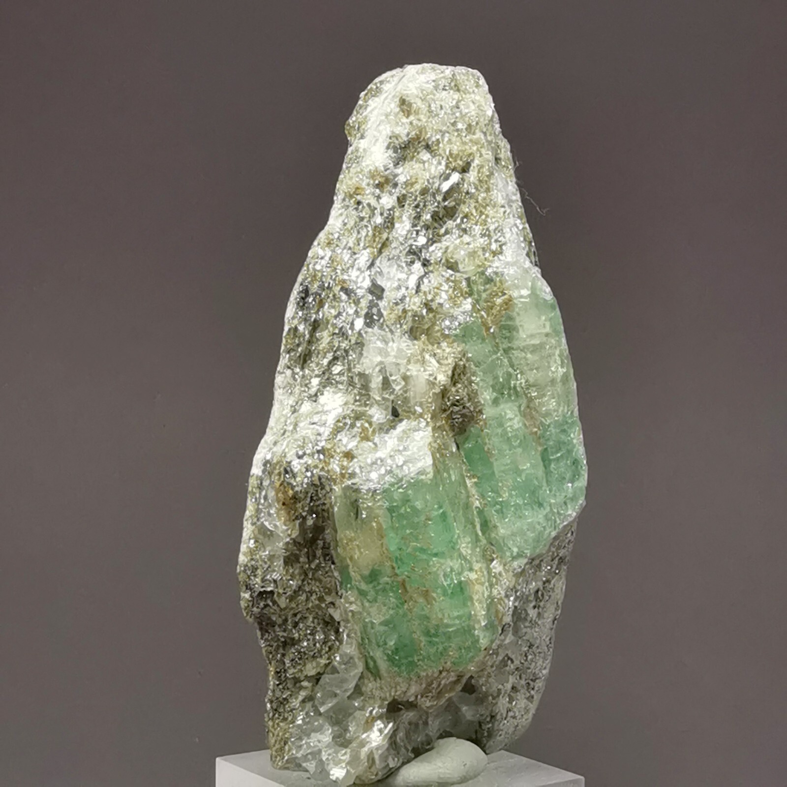 685ct / 137g Emerald w. Matrix / Malyshevo, Russia / Rough Crystal Gem Specimen