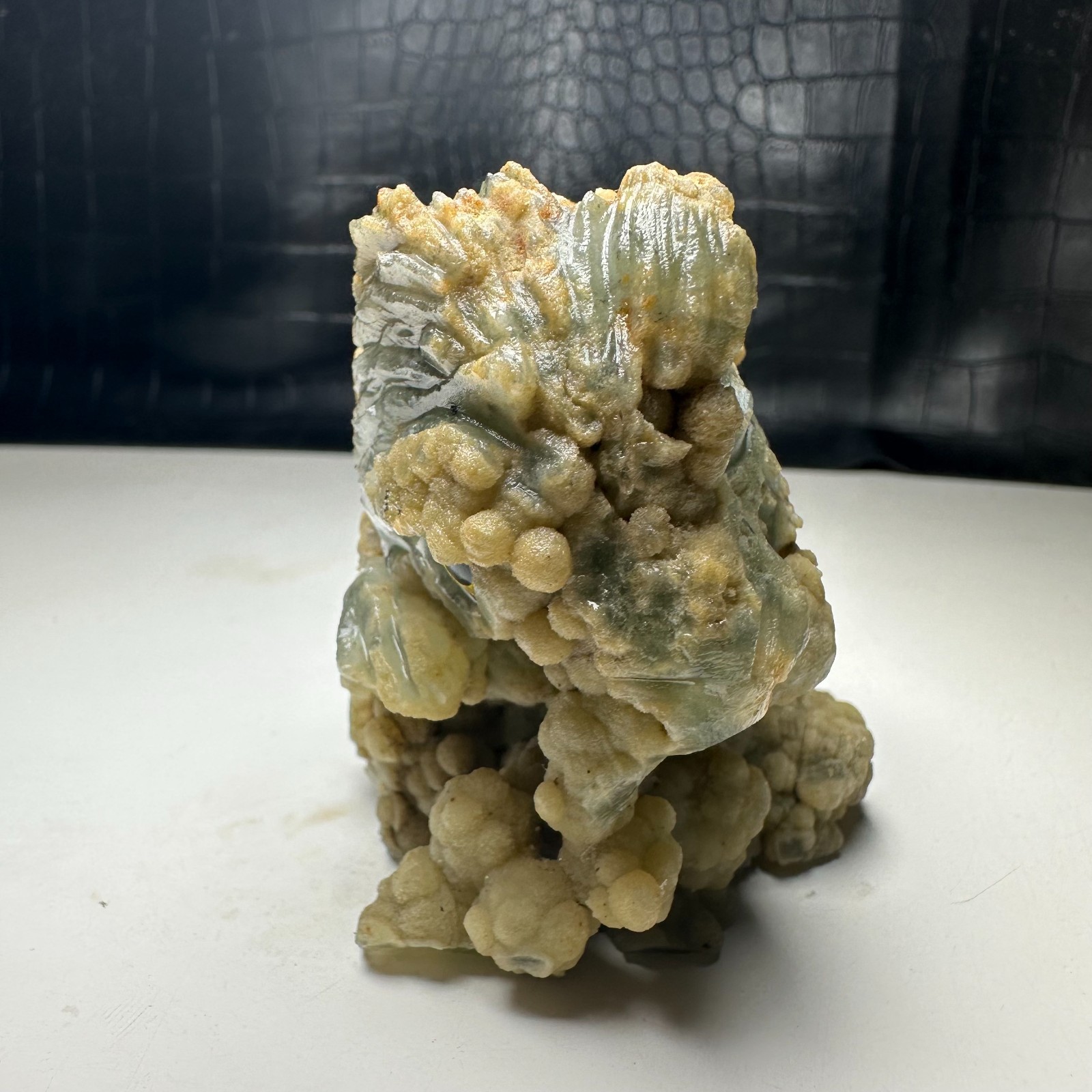 Natural Crystal Mineral Specimen.GRAPE Agate.Hand-carved tyrannosaurus.Statue.BU