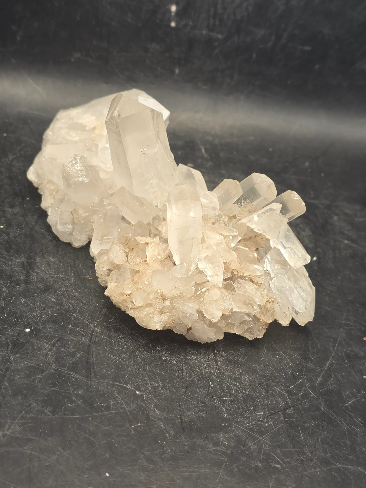 Clear quartz cluster! 7.7 ounces, 4.8 inches long, 2.5″ wide