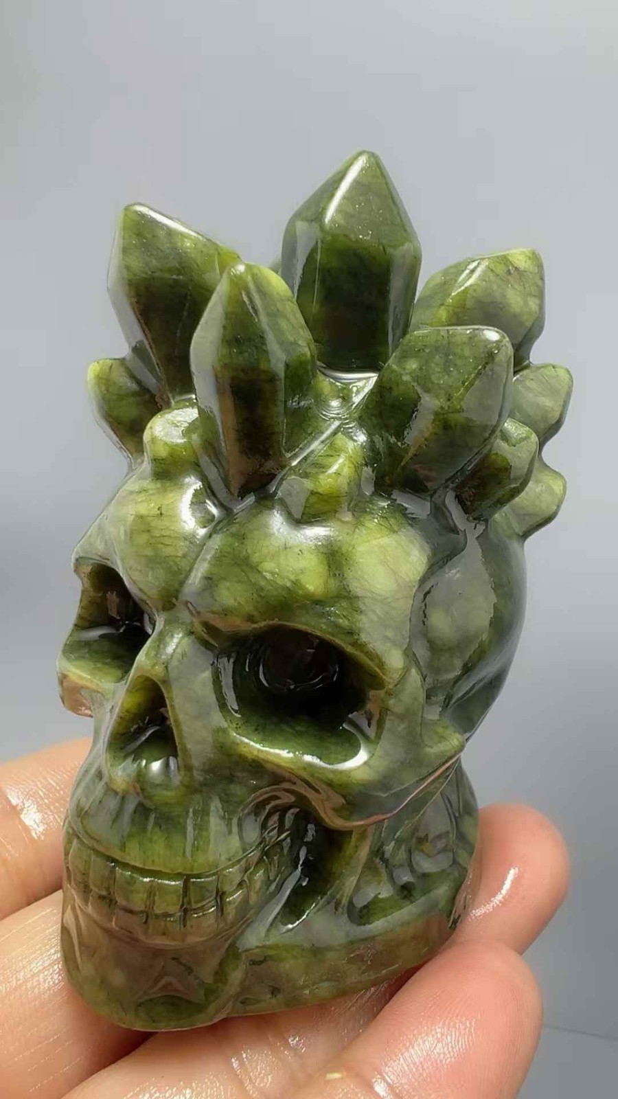 1pc Natural Serpentine Quartz Carved Skull Crystal Reiki Healing Decor