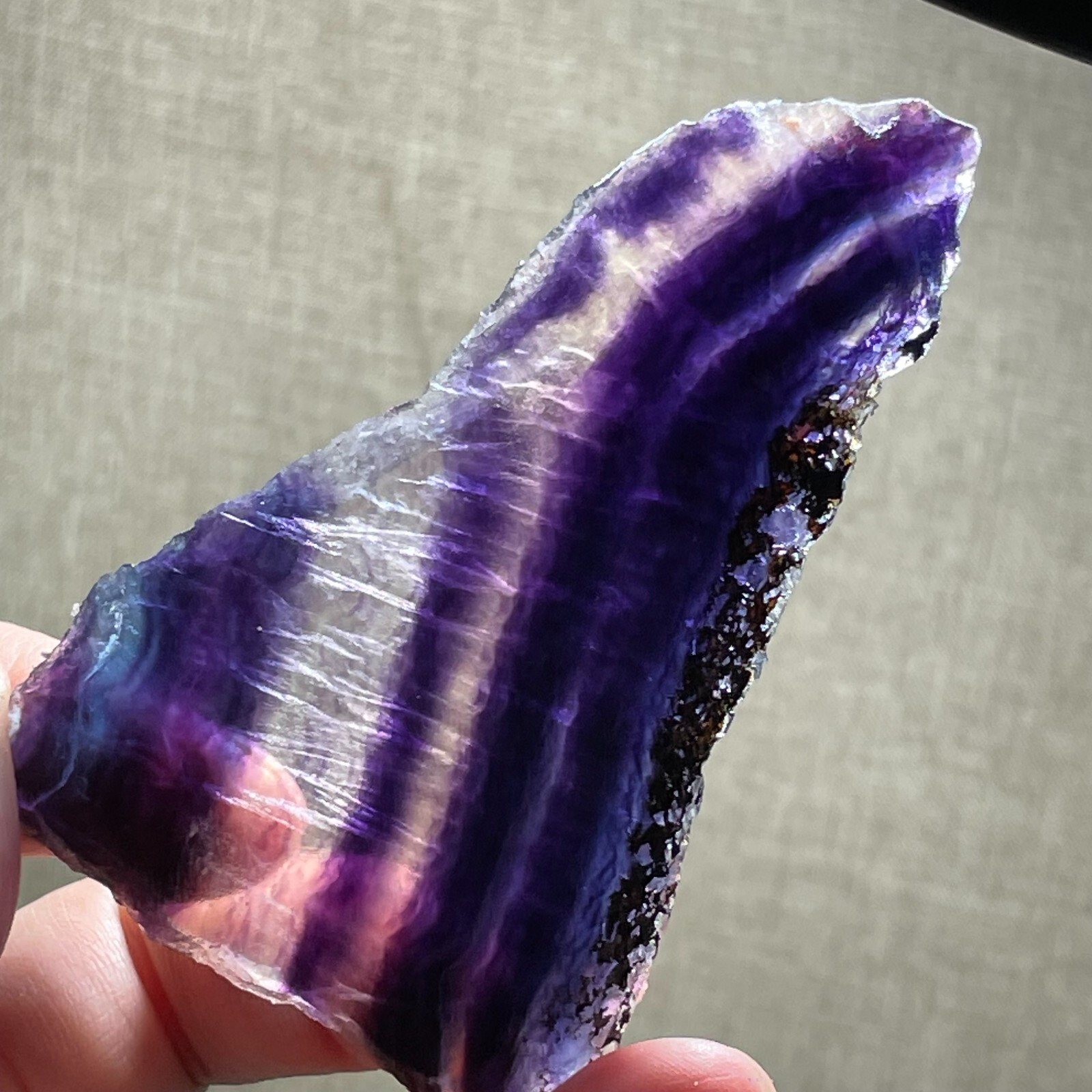 Rainbow fluorite stone mineral specimen cure 86g A28