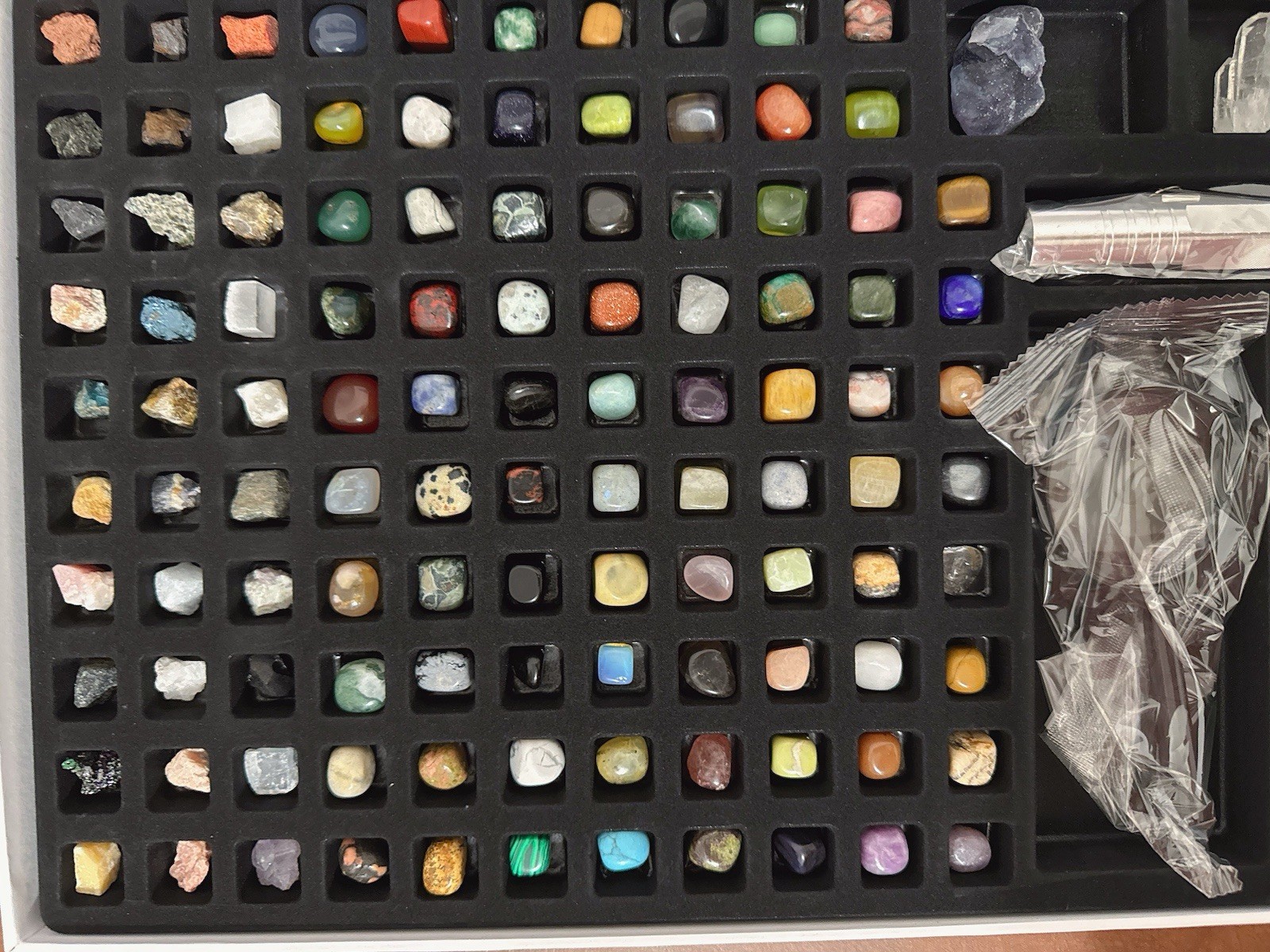 Gift Set-108 mineral and rock specimens + 2 collectible mineral crystals NIB