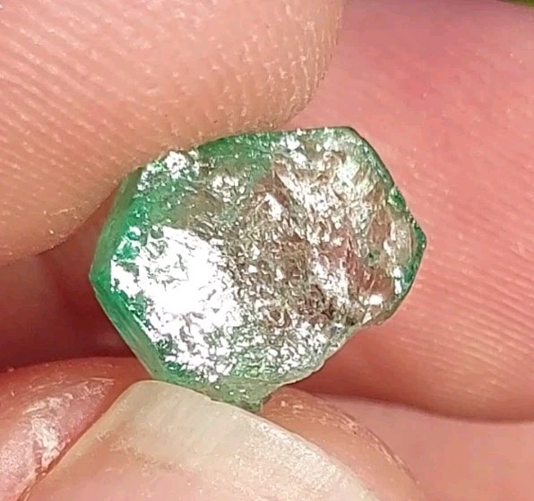 GLOWING EMERALD DOUBLE TERMINATED FROM MUZO MINE, COLOMBIA