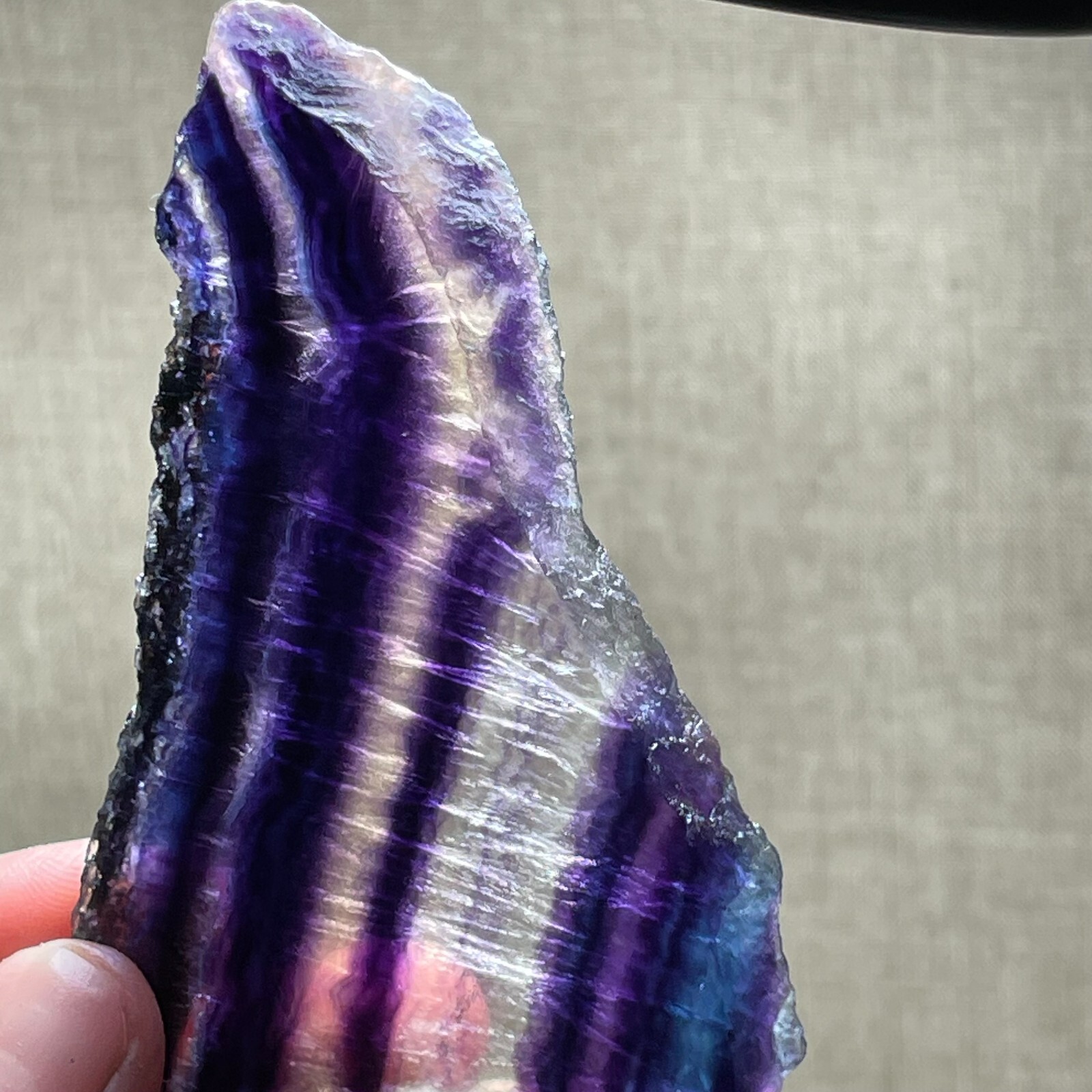 Rainbow fluorite stone mineral specimen cure 86g A28