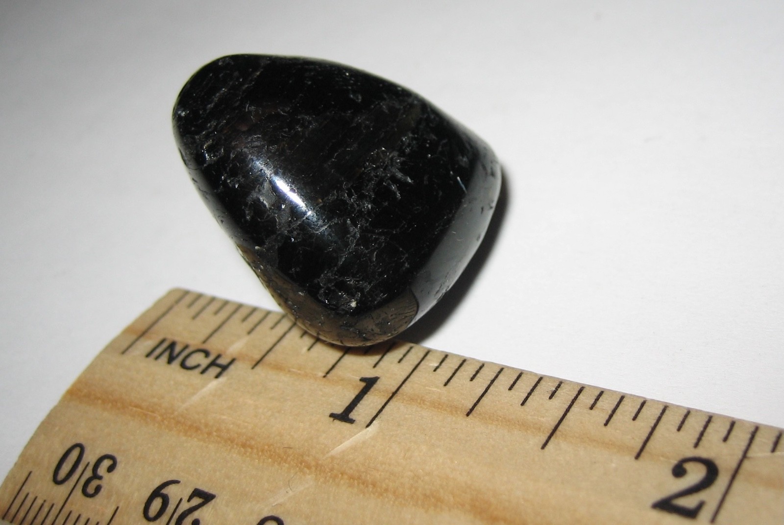 TUMBLED POLISHED NATURAL 0.9″x0.9″ AUTHENTIC NUUMMITE STONE GREENLAND ~ 19.6g *5