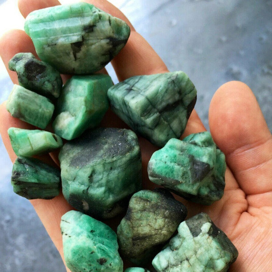 Emerald Rough Raw Stone Chunk Healing Crystal Decor Mineral Rock Specimen 1PC