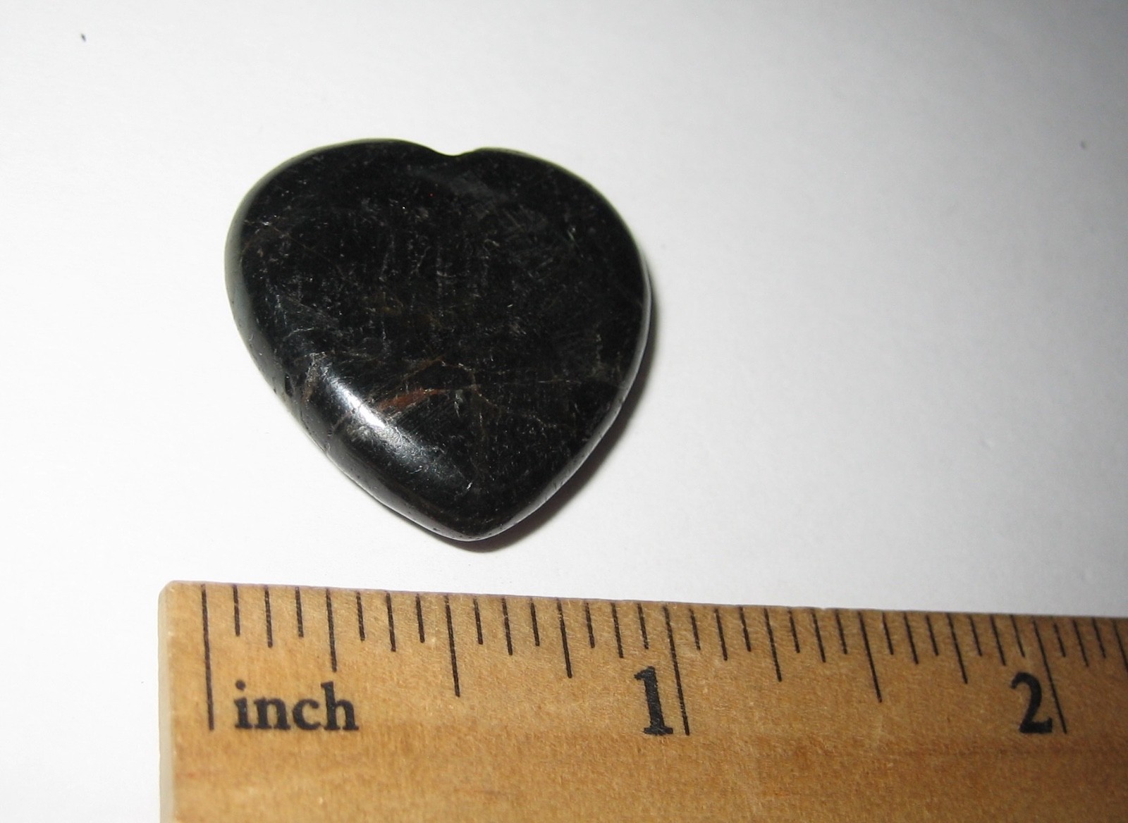 25mm RARE! POLISHED NATURAL AUTHENTIC NUUMMITE STONE HEARTS FROM GREENLAND 9g *1