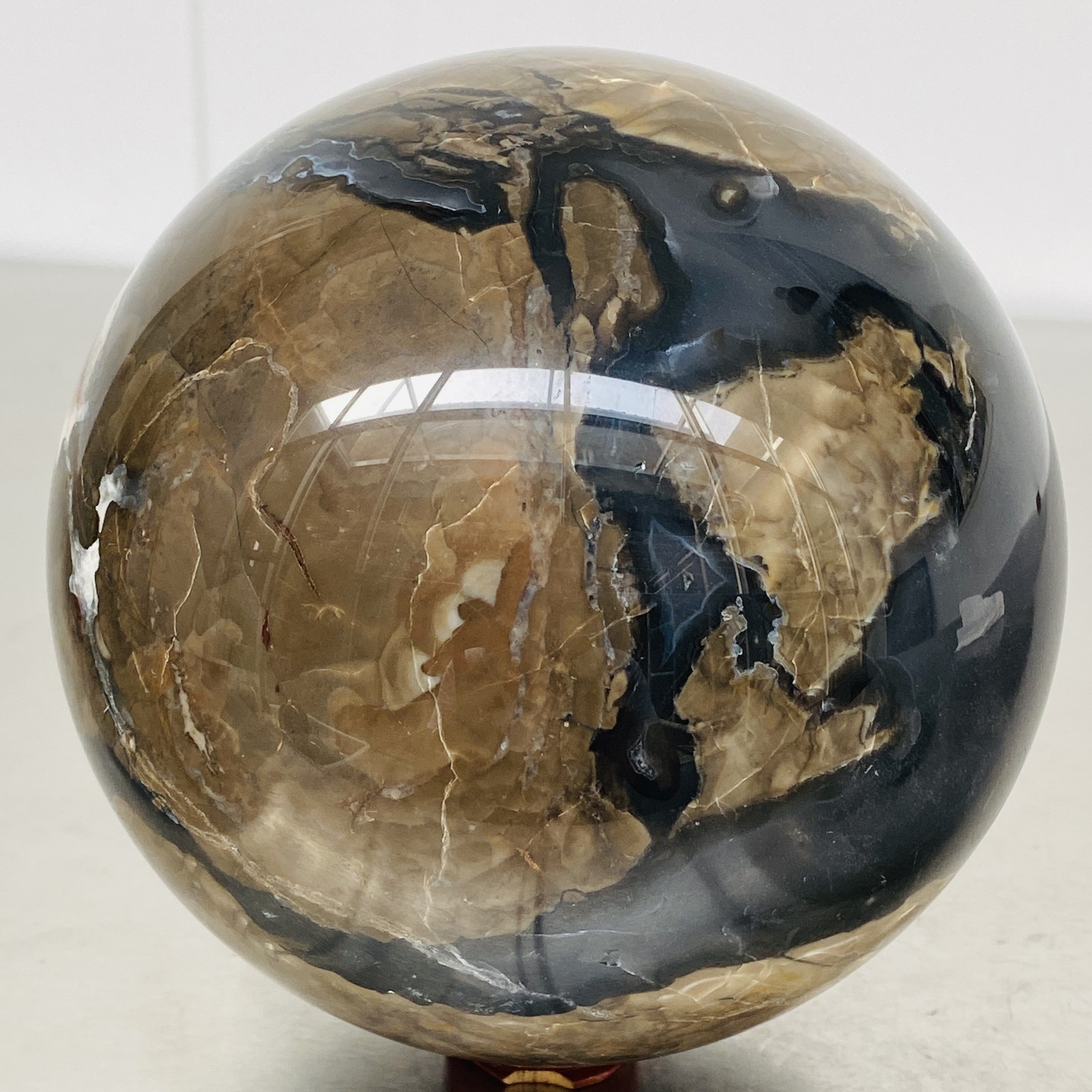 Natural Rare Volcanic Agate Crystal Sphere Healing 4620G (UV Reactive crystal)
