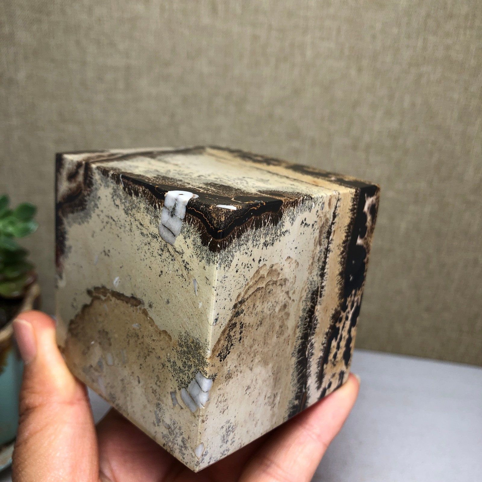 60mm Natural Chinese Painting Stone Quartz Crystal cube flat bottom 512g A4505
