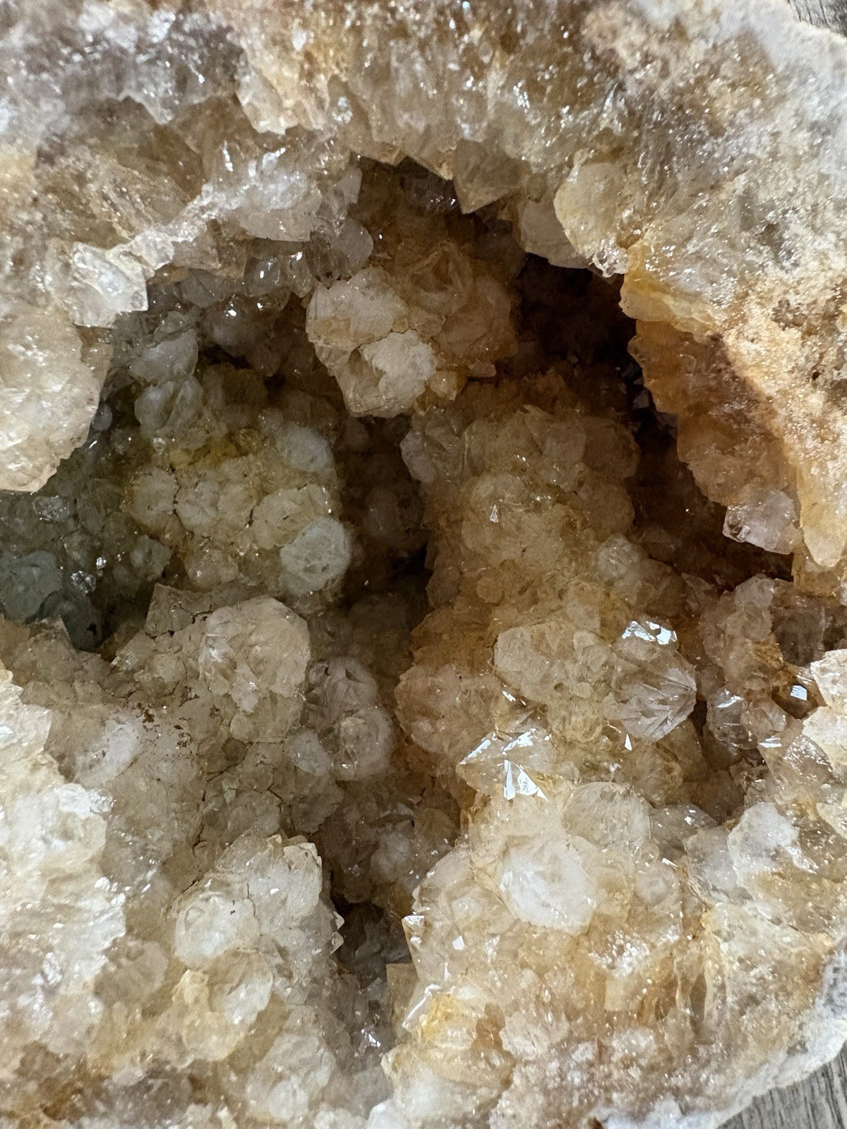 Natural Quartz Crystal Geode Druzy Mineral Specimen Medium Size Decorative Dial