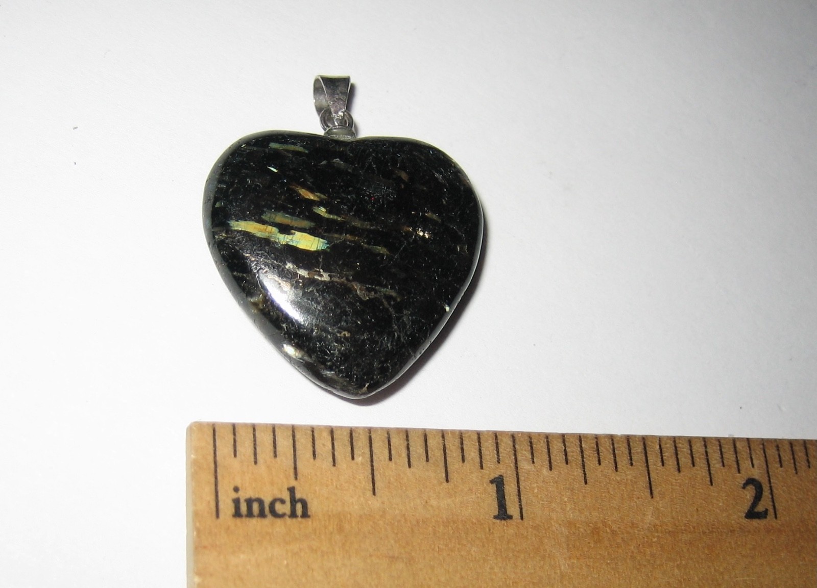 25mm RARE! POLISHED NATURAL AUTHENTIC NUUMMITE STONE HEART PENDANT GREENLAND *2