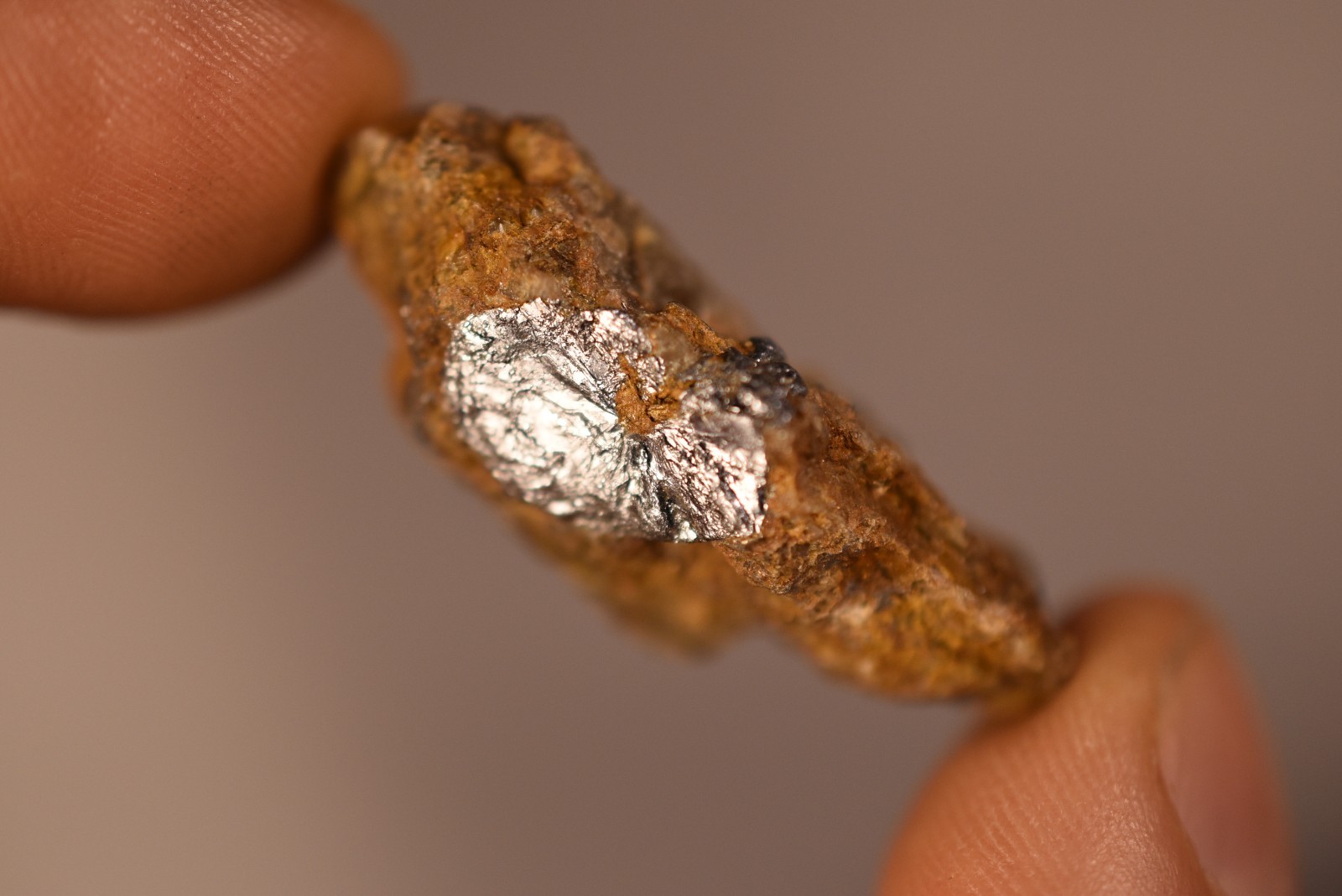 3 *AUSTRALIAN MOLYBDENITE* Specimens 2-4cm 37.5g In Matrix Kingsgate NSW