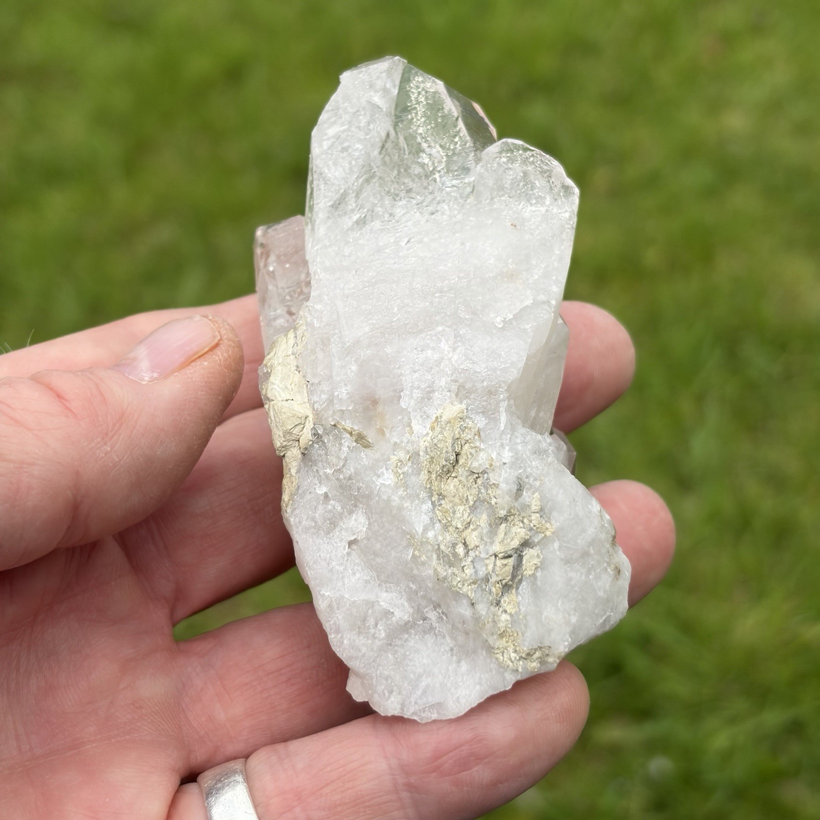 Clear Quartz Cluster Multiple Points Ex Pakistan 140 Grams Approx