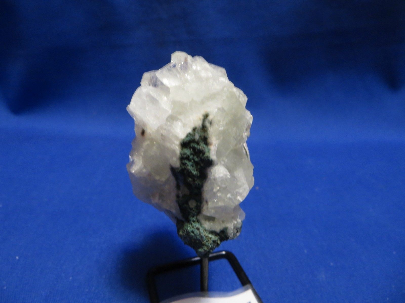 New! Natural Earth Mined Quartz Copper Seam Black Metal Stand Free Shipping