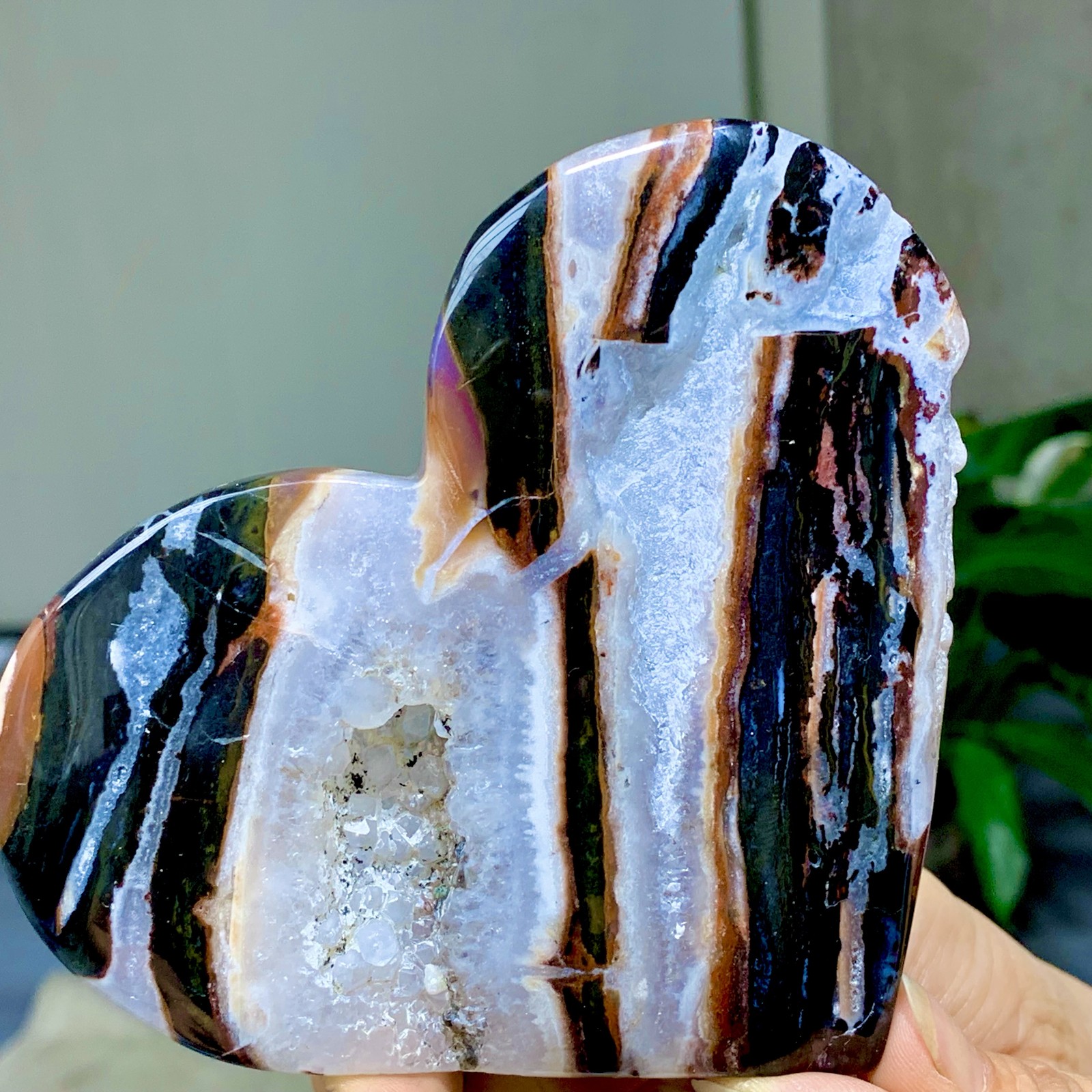 225G Natural black/brown Stripe agate heart-shaped Crystal mineral