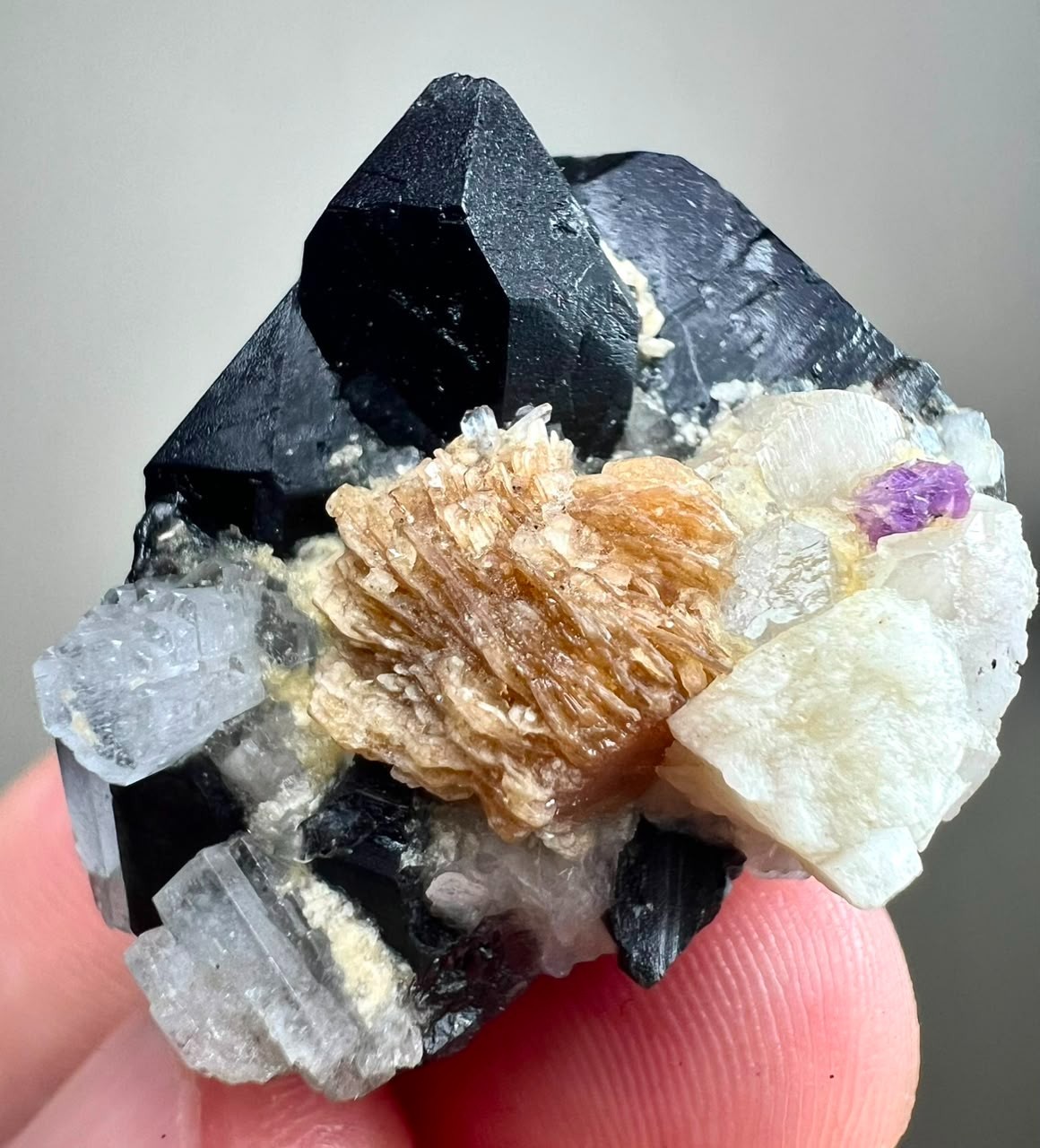 102CT, Top Quality Natural Schorl Touramaline W/t Aquamarine And Apatite ,mica