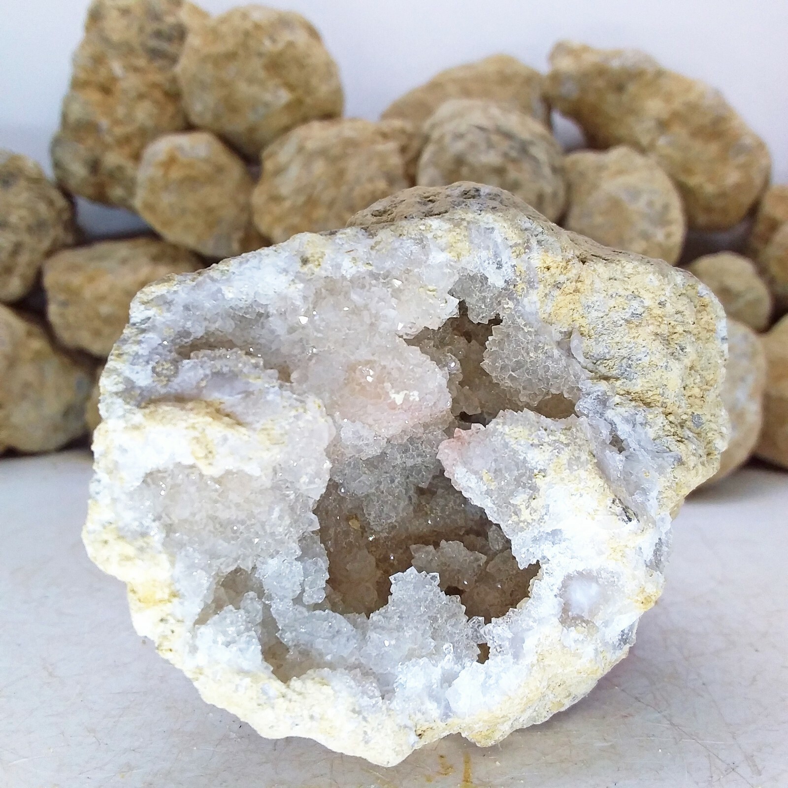 B5G1, Sugar Quartz Geode, uncracked, natural, #R-3376