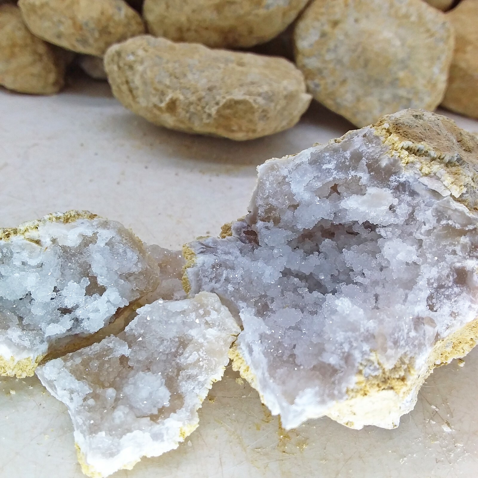 B5G1, Sugar Quartz Geode, uncracked, natural, #R-3376