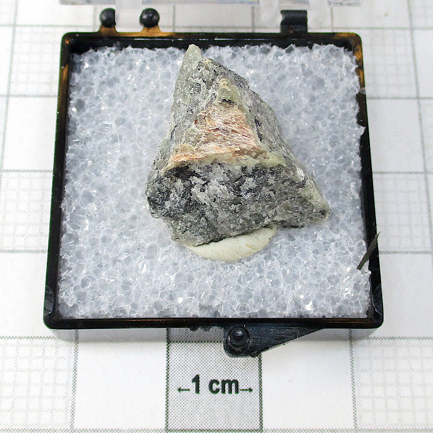 09997 TN Yuksporite Eveslogchorr Mount Khibiny Russian Federation 2683