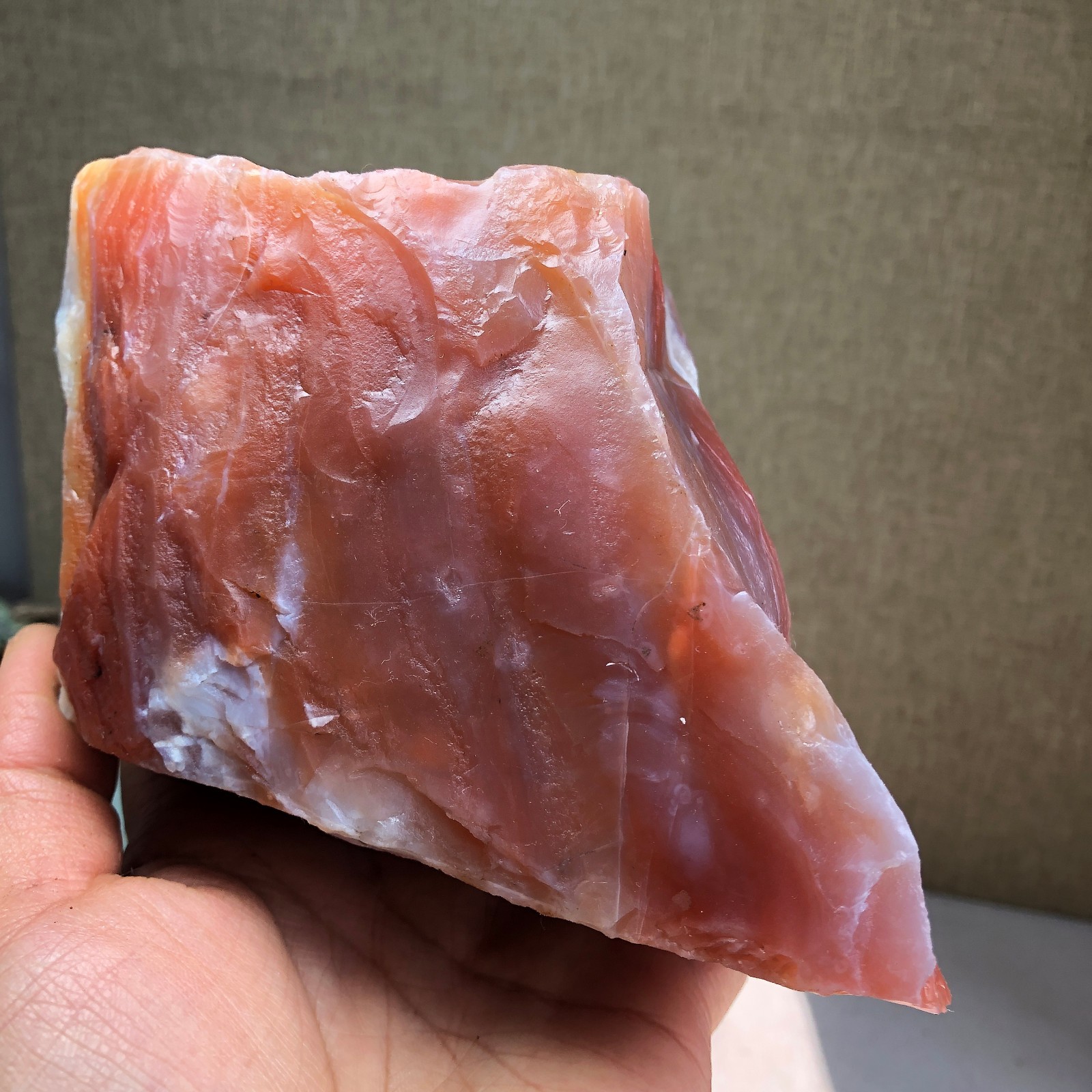 120mm Natural agate stone uncut block original Crystal specimens 1.6kg A3636