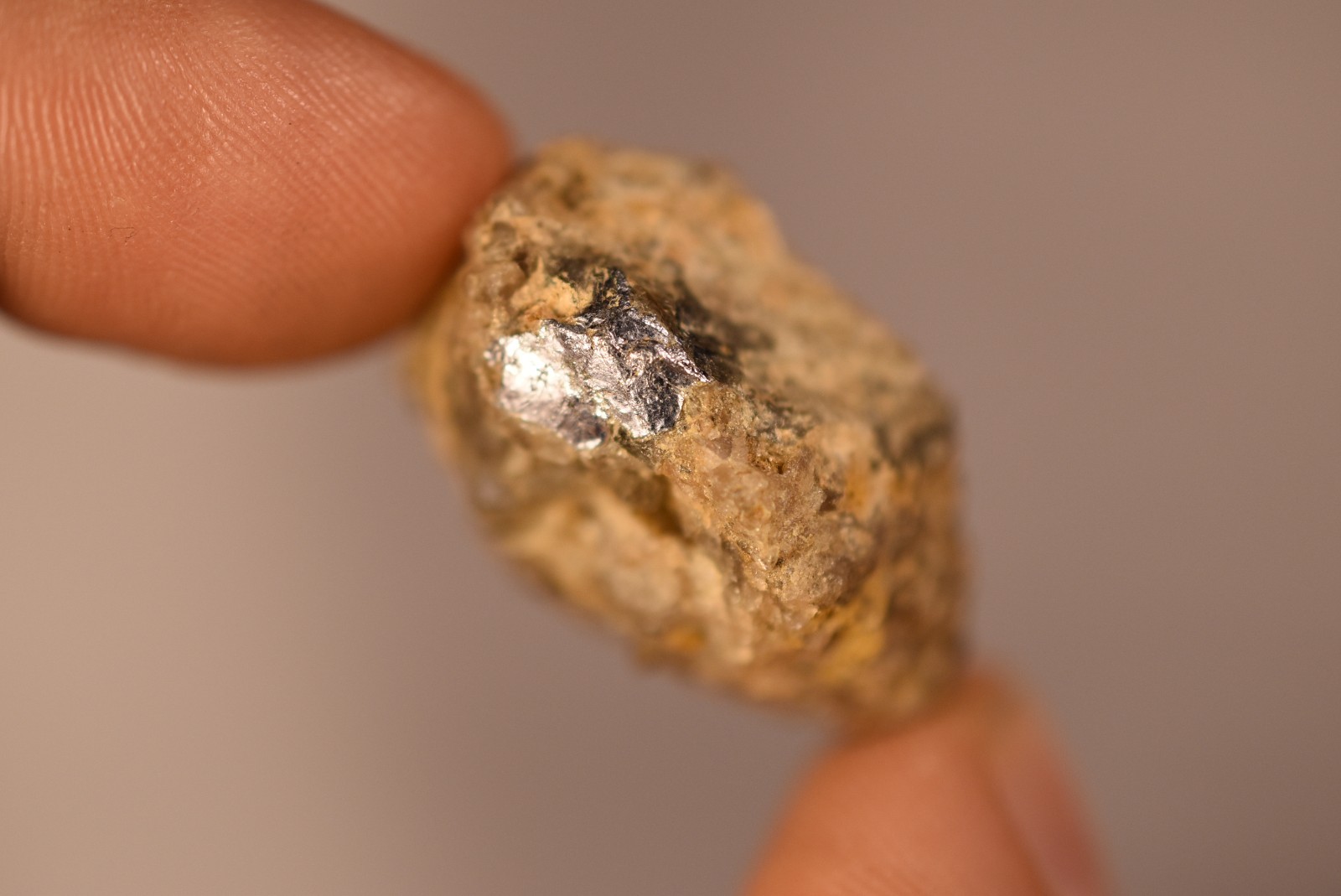 3 *AUSTRALIAN MOLYBDENITE* Specimens 2-4cm 37.5g In Matrix Kingsgate NSW
