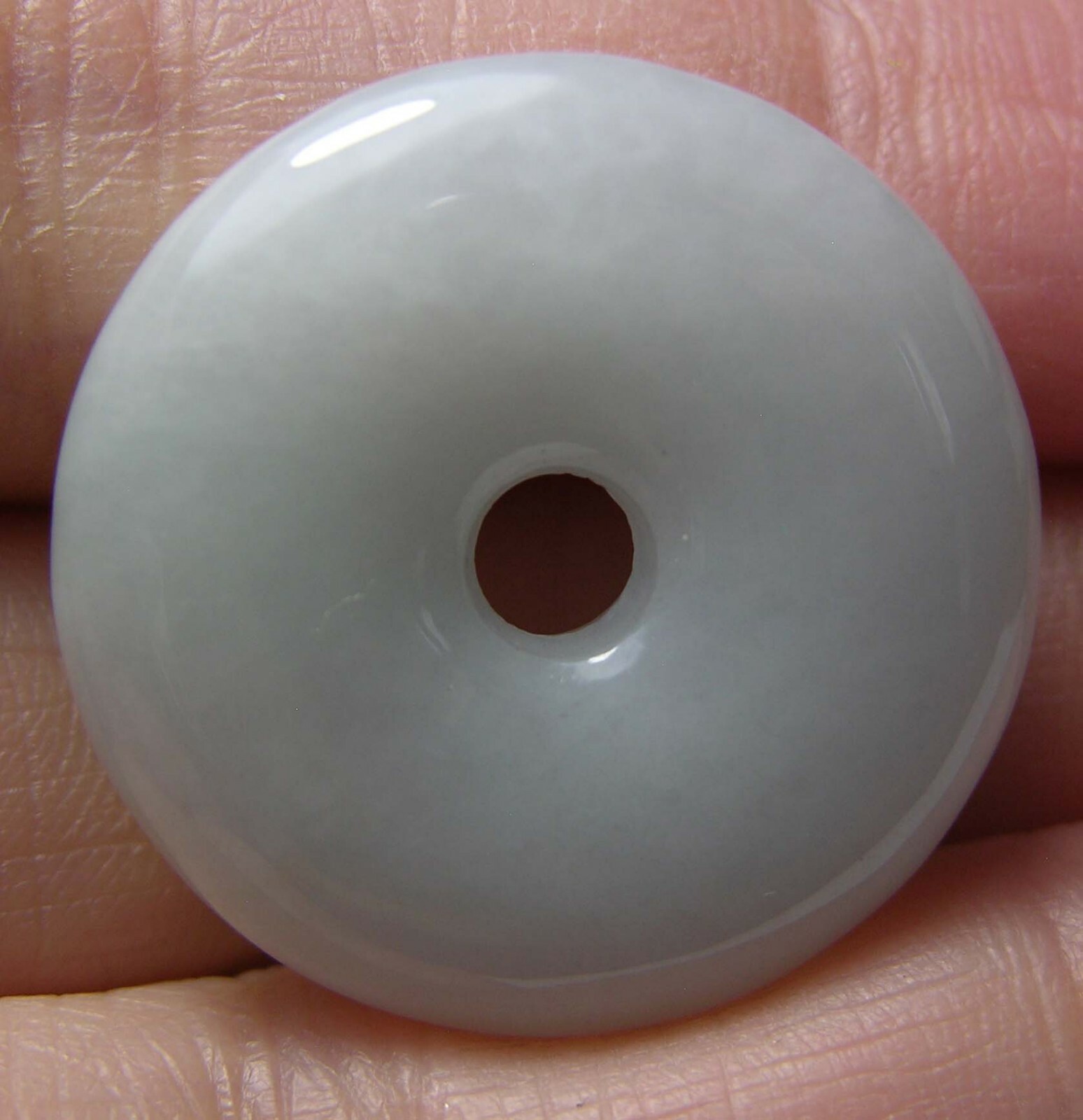 #9 100% Natural 43.60ct Untreated Green Jade Donut Shape Pendant 8.70g 26.00mm